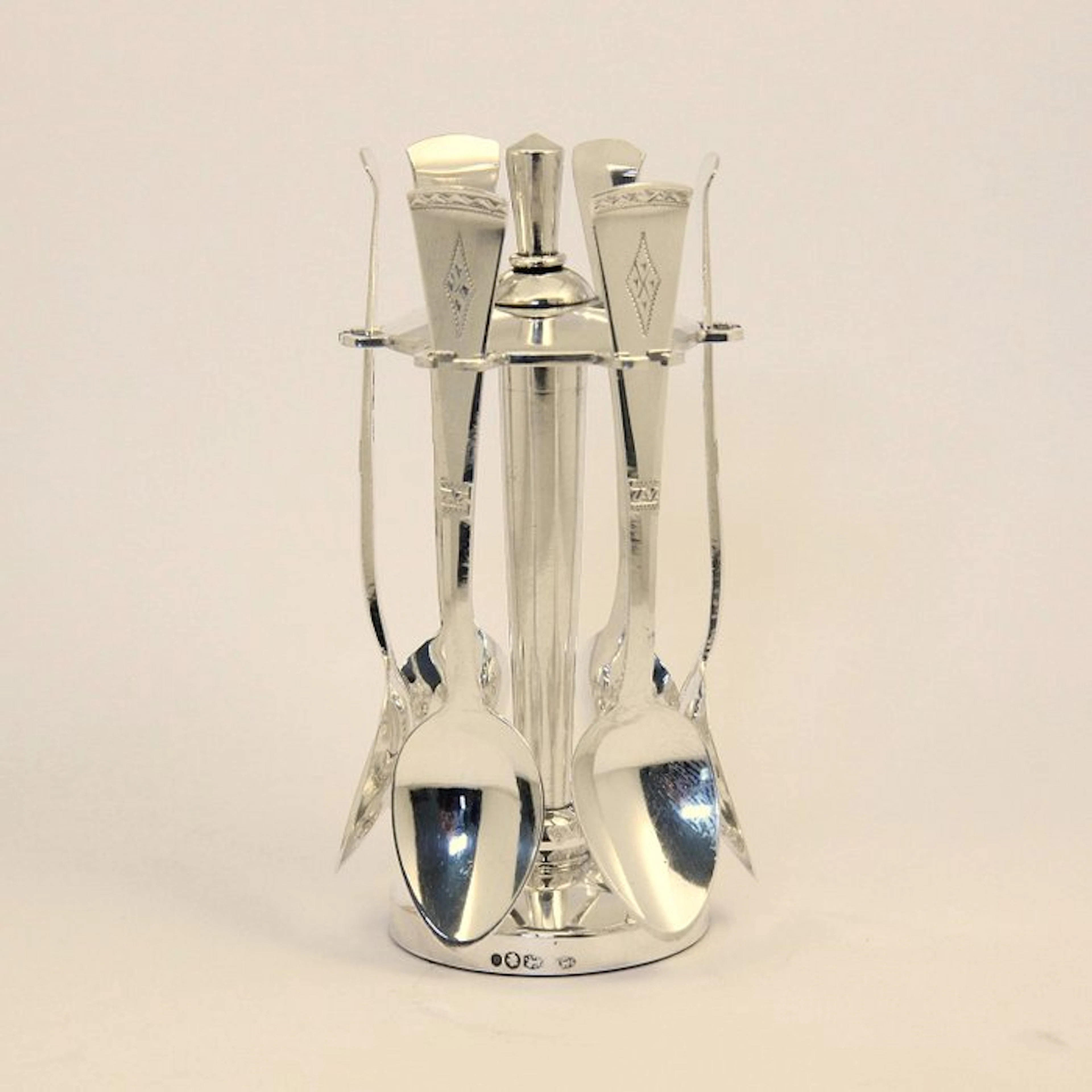Art Deco (1919-1924) Carrousel met 6 identieke theepels...
