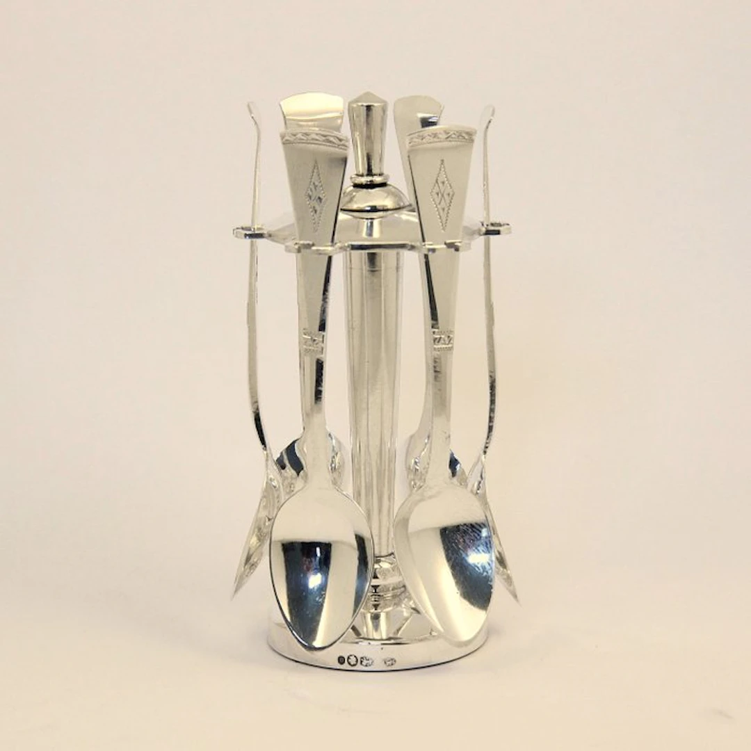Art Deco (1919-1924) Carrousel met 6 identieke theepels...