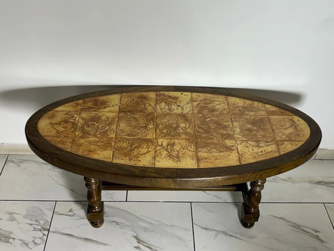 Coffee table - Vintage oval oak and ceramic coffee table with a floral pattern