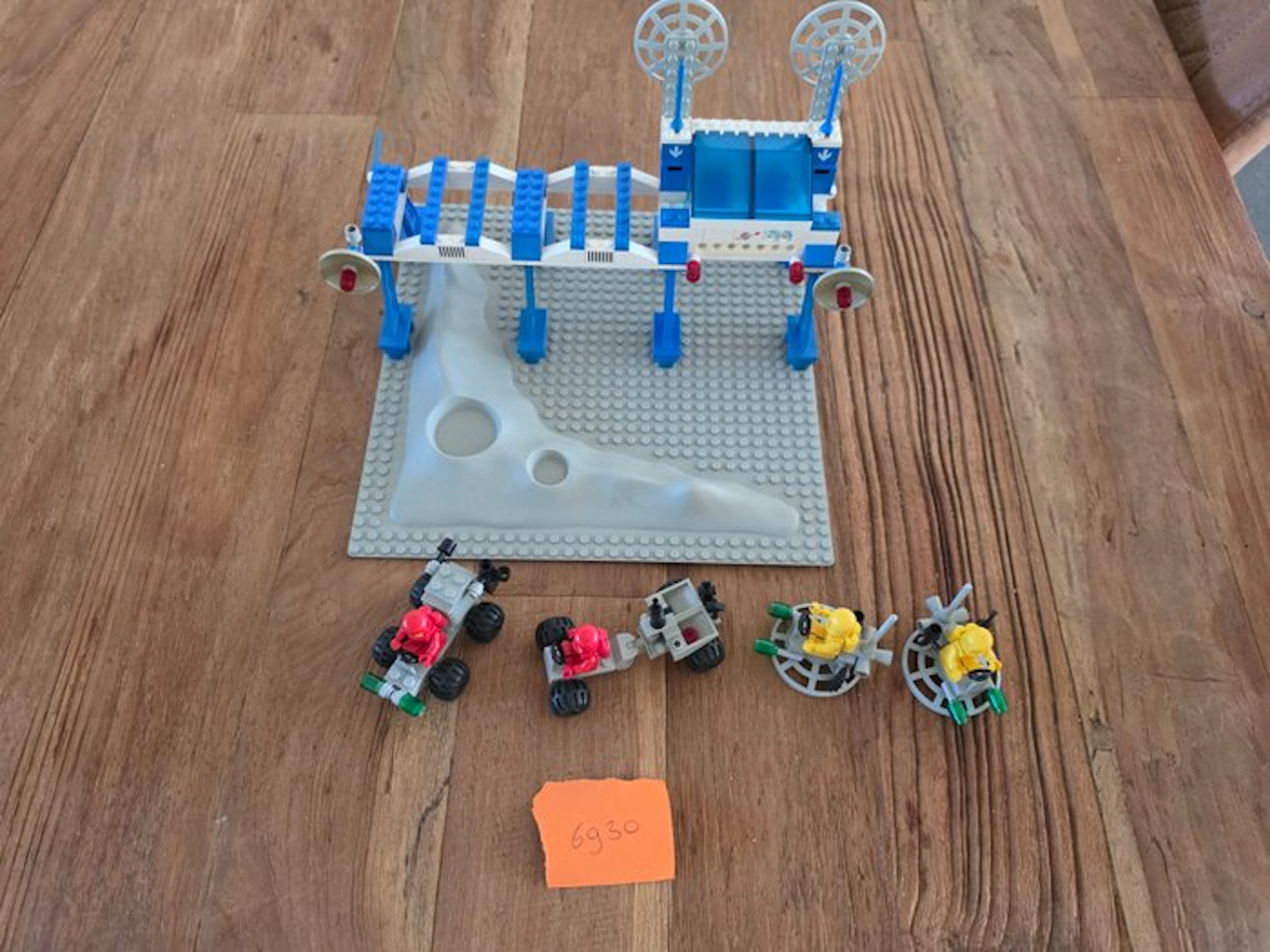 LEGO Set - 6930 - Space - Space Supply Station