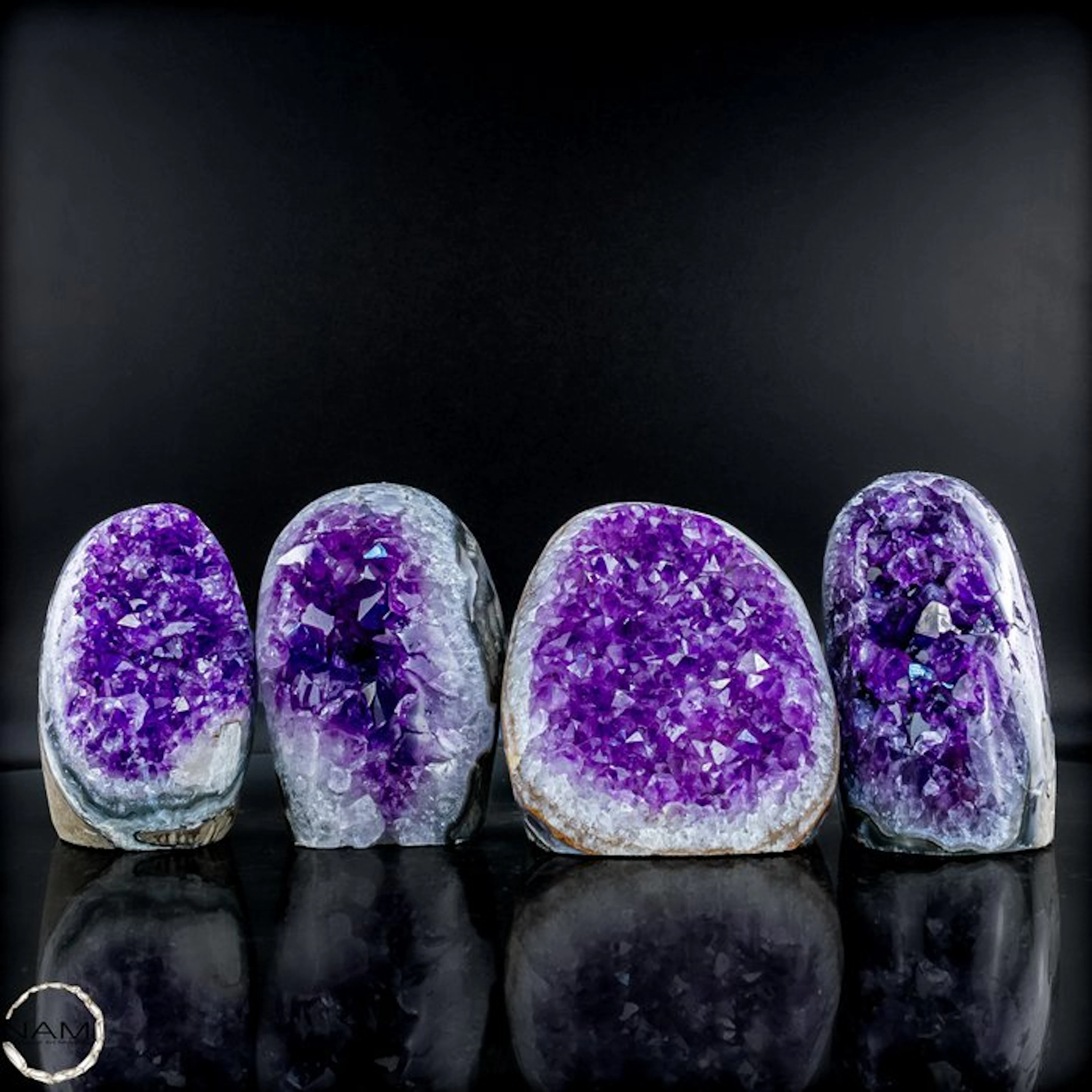 Exclusive amethyst druzy set with a highly crystalline...