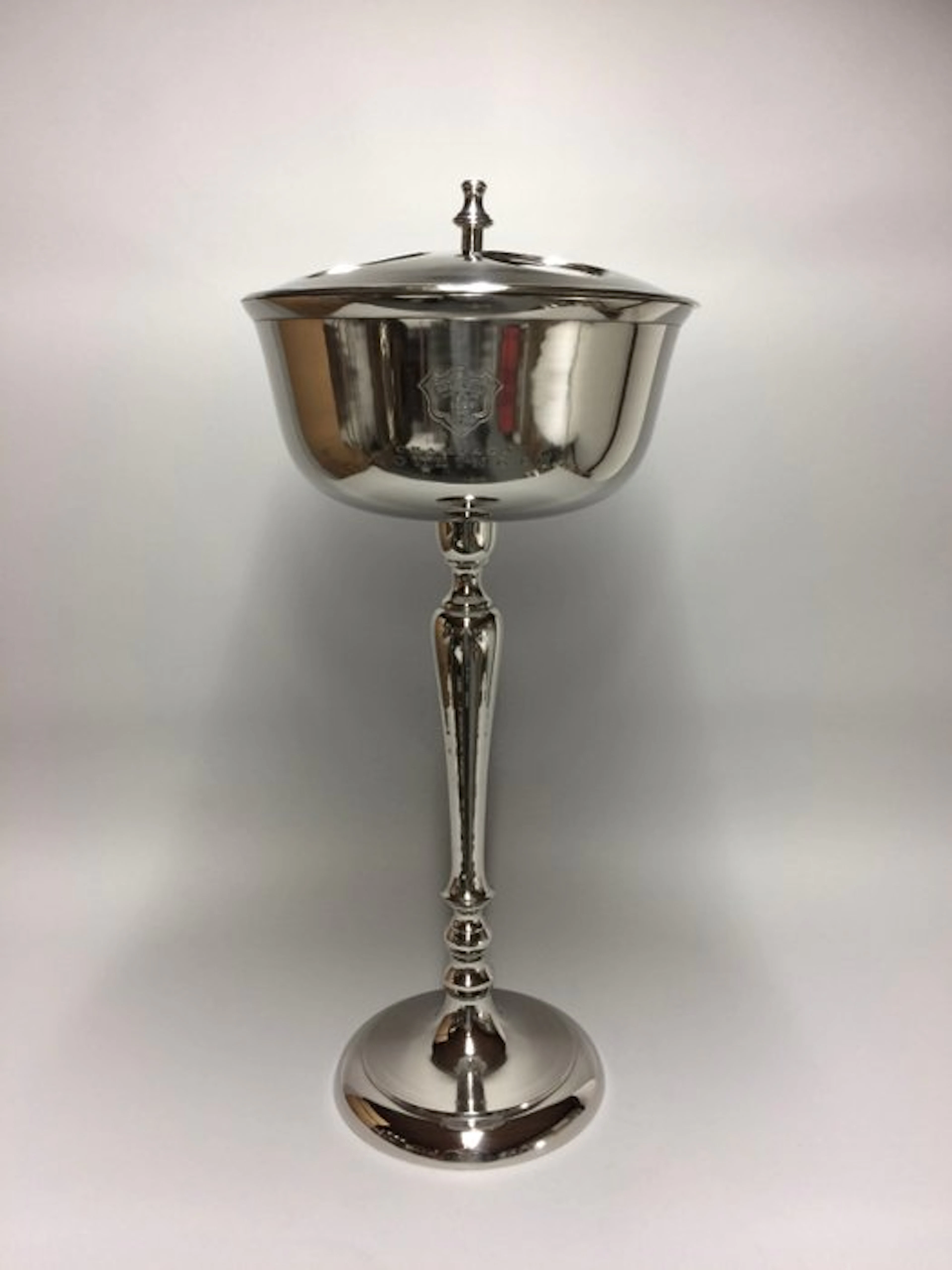 Champagne cooler - Wine cooler on a high stand - a...