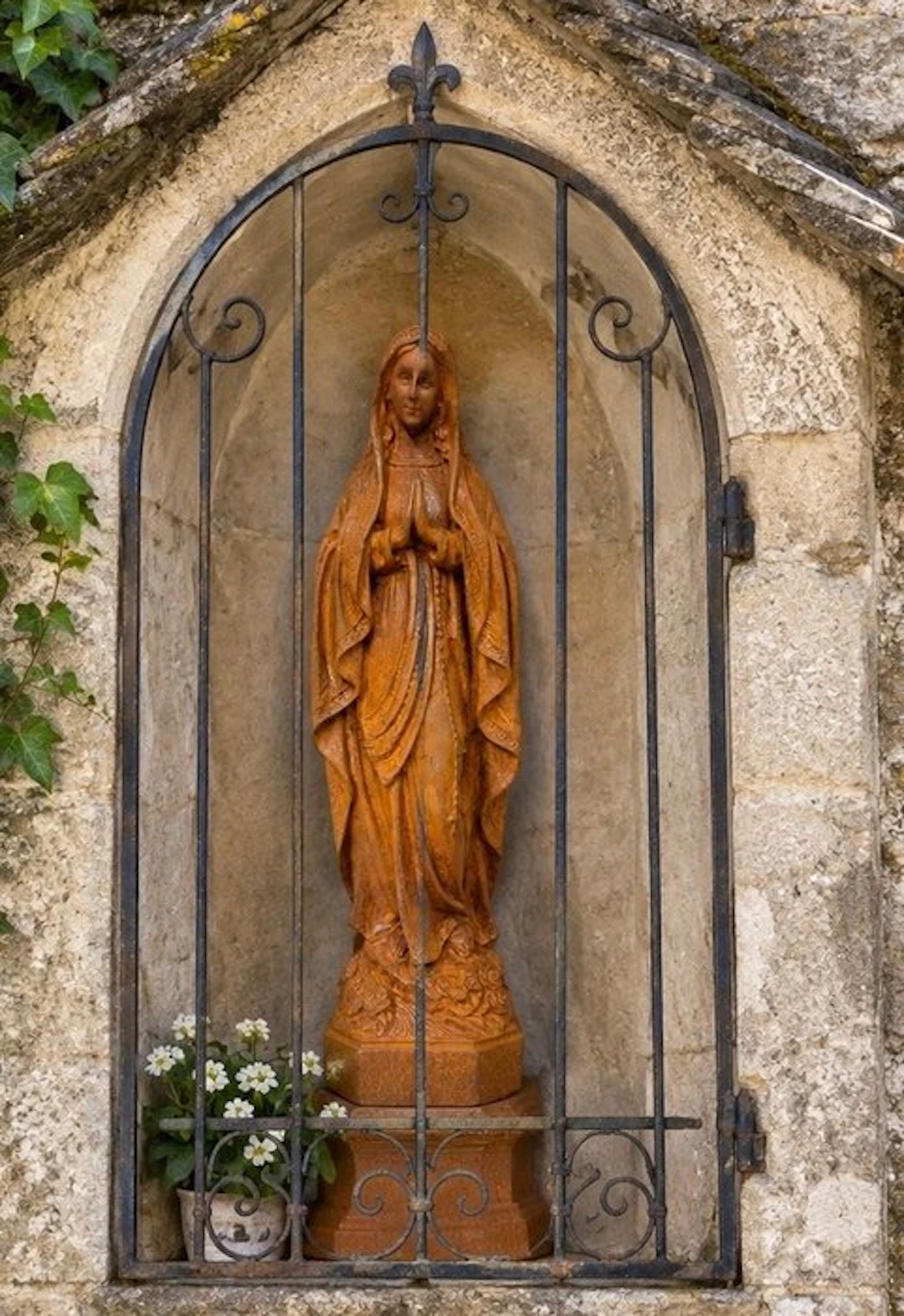 Decorative ornament - standing - Belgium - Mary statue 38 cm