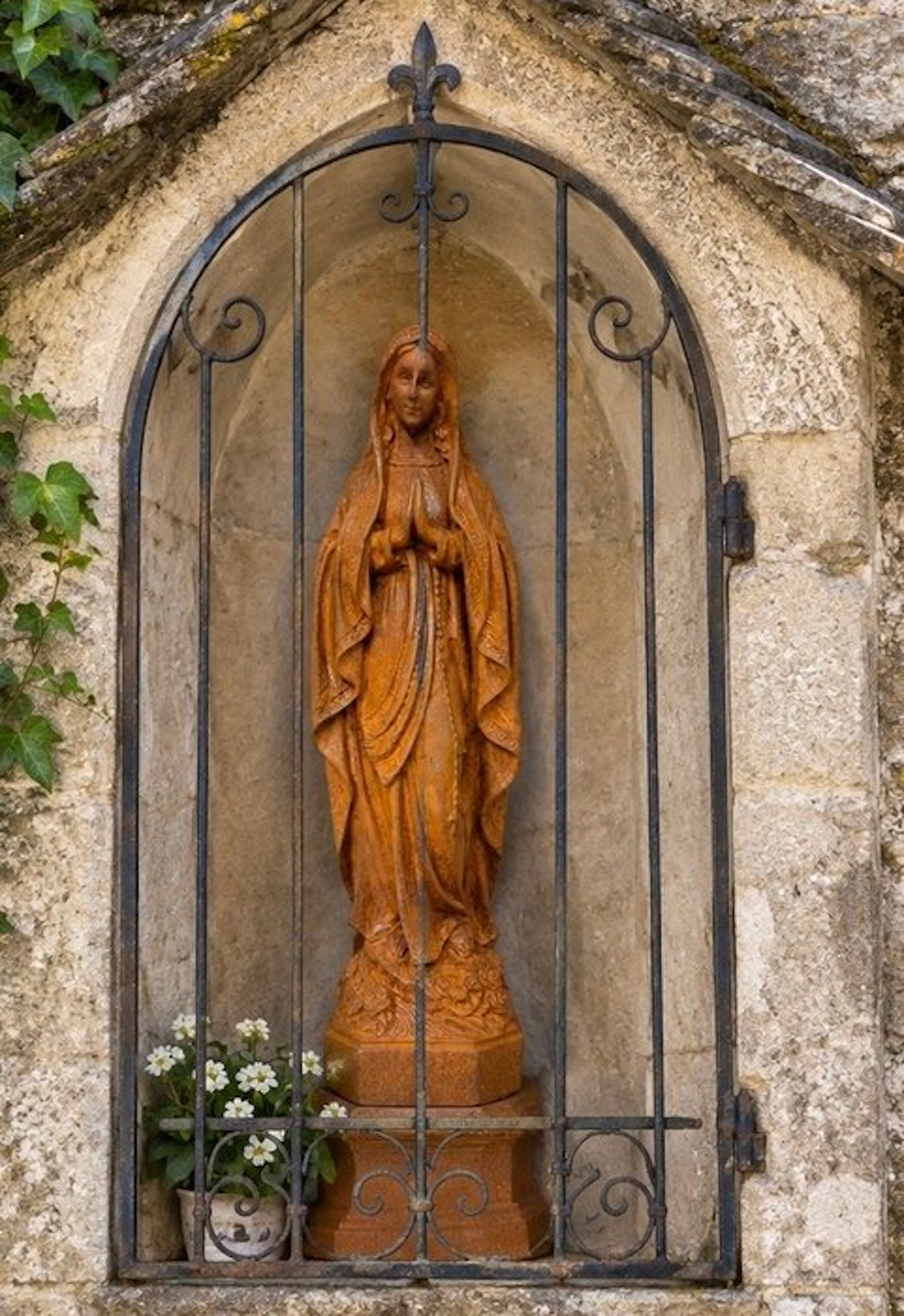 Decorative ornament - standing - Belgium - Mary statue 38 cm