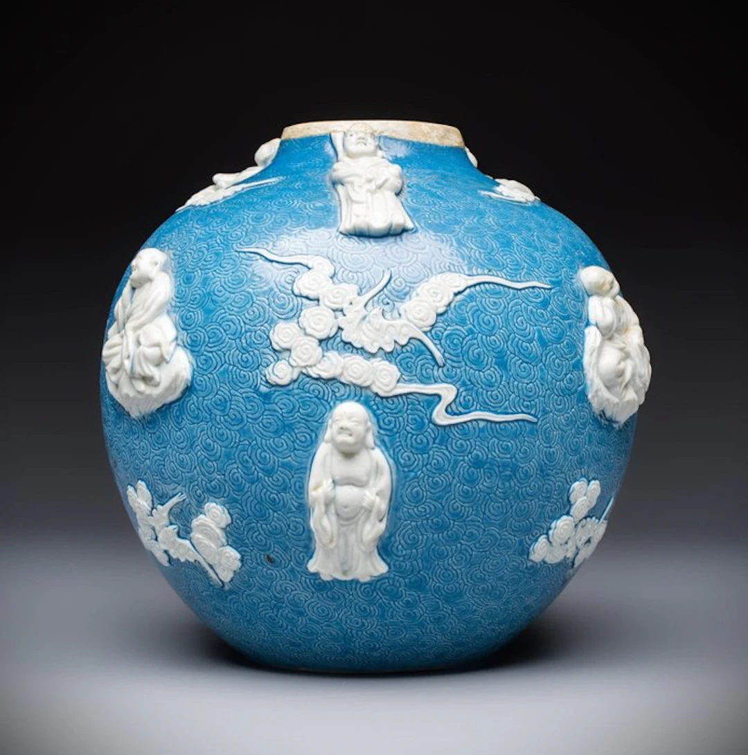 NO RESERVE - LARGE CHINESE SGRAFFIATO BLUE GROUND '...