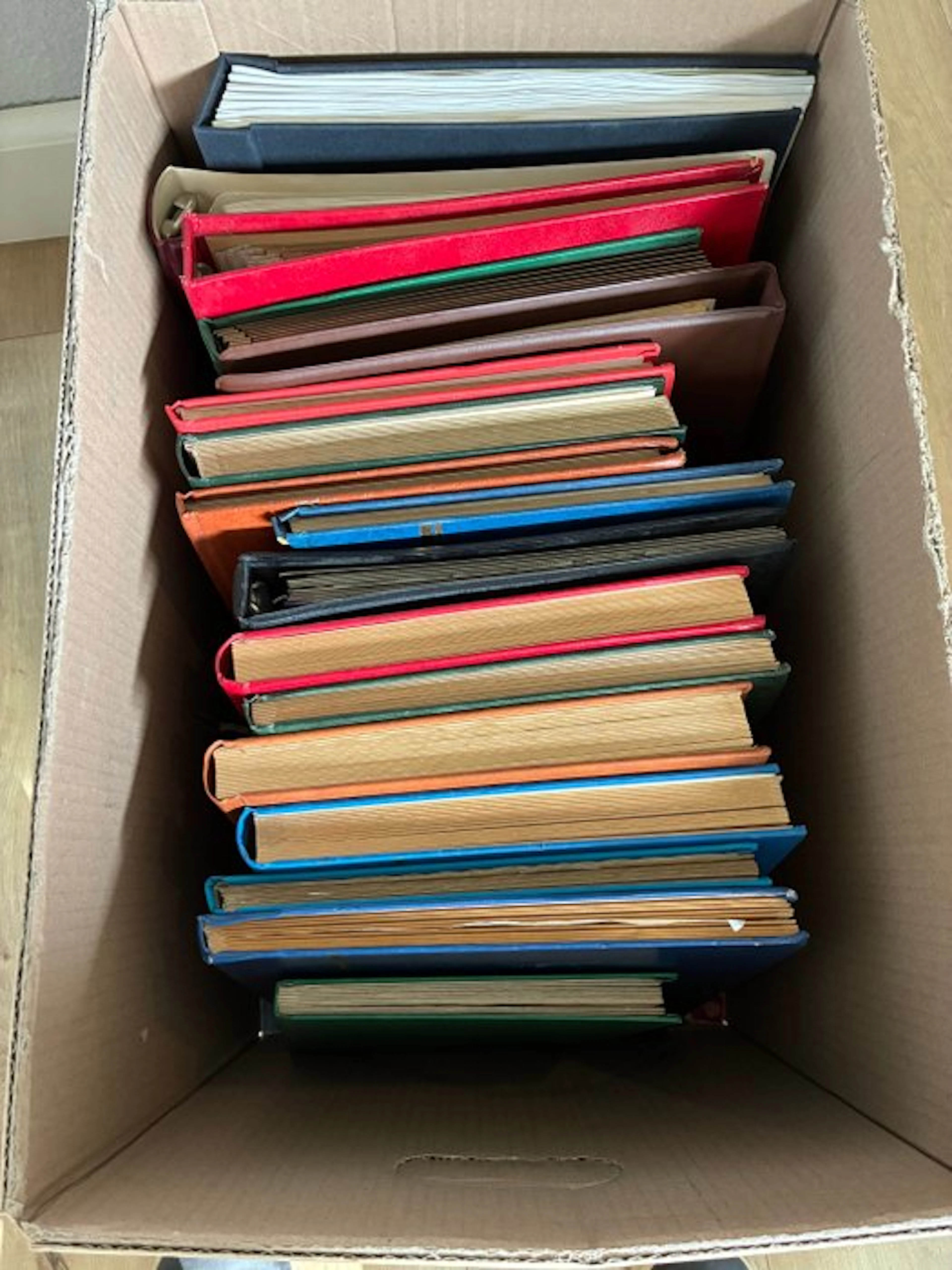 World - 17 stamp albums worldwide
