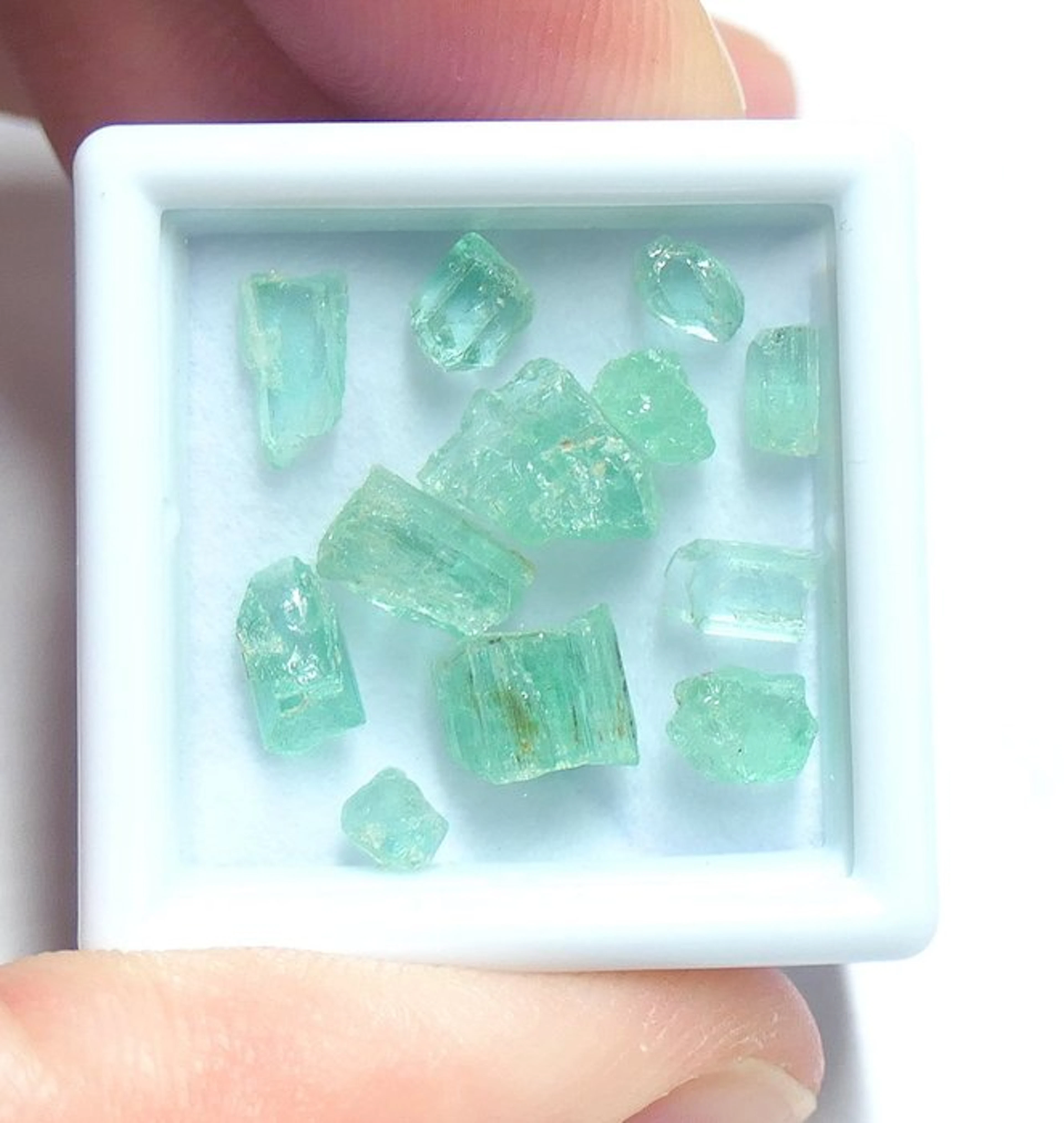 Beautiful emerald crystals 100% natural Crystal- 1.42 g - (12)
