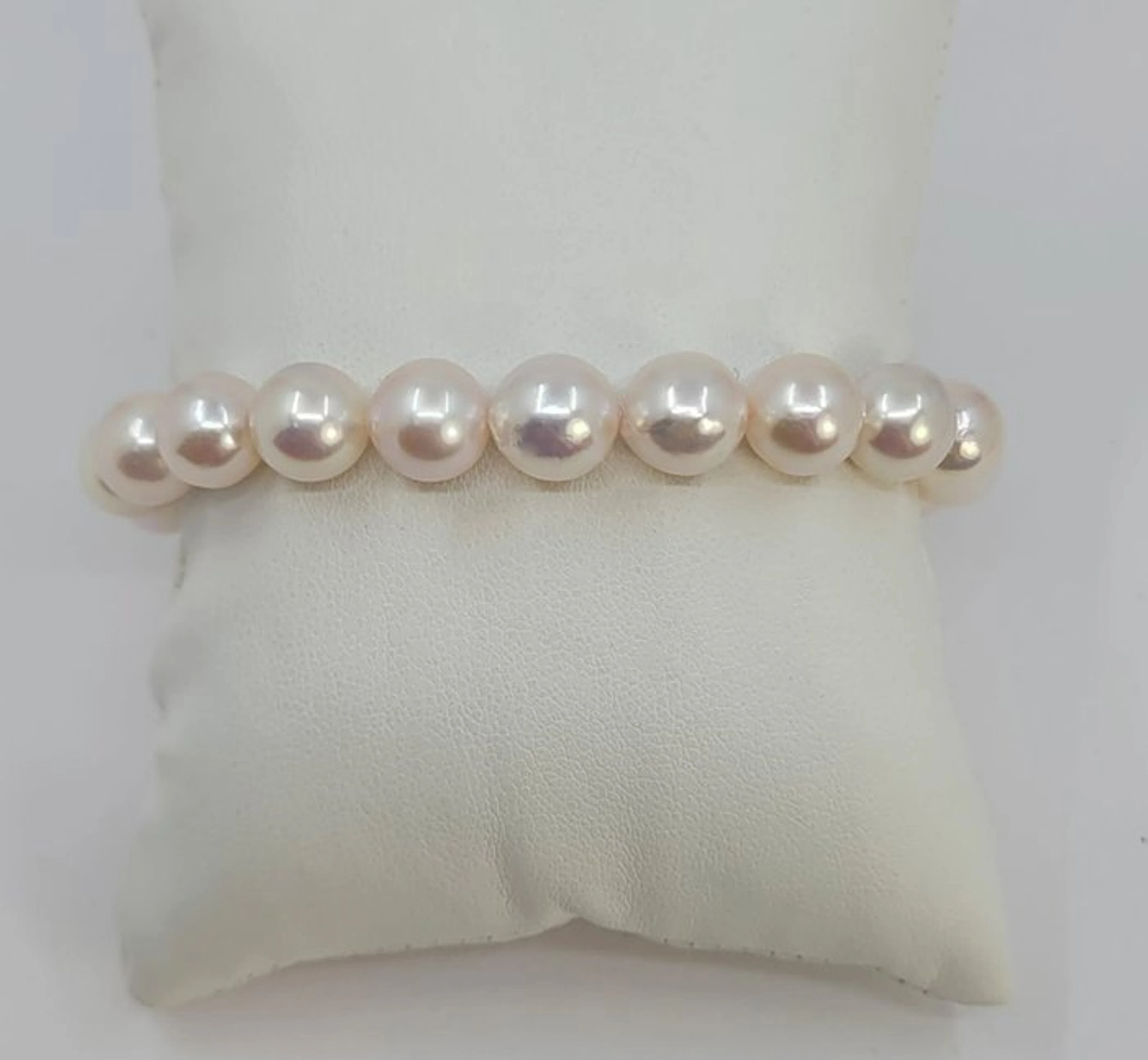 Bracelet 8.5x9mm Bright Akoya pearls