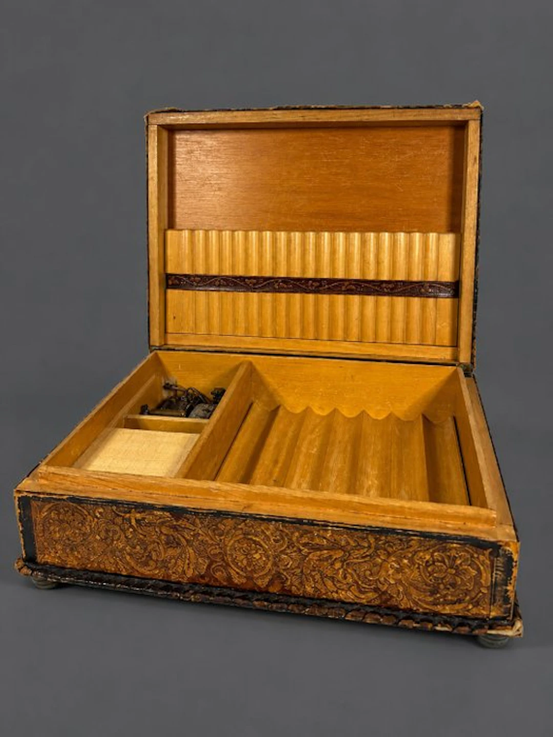 Cigarette case - Wood - Music box