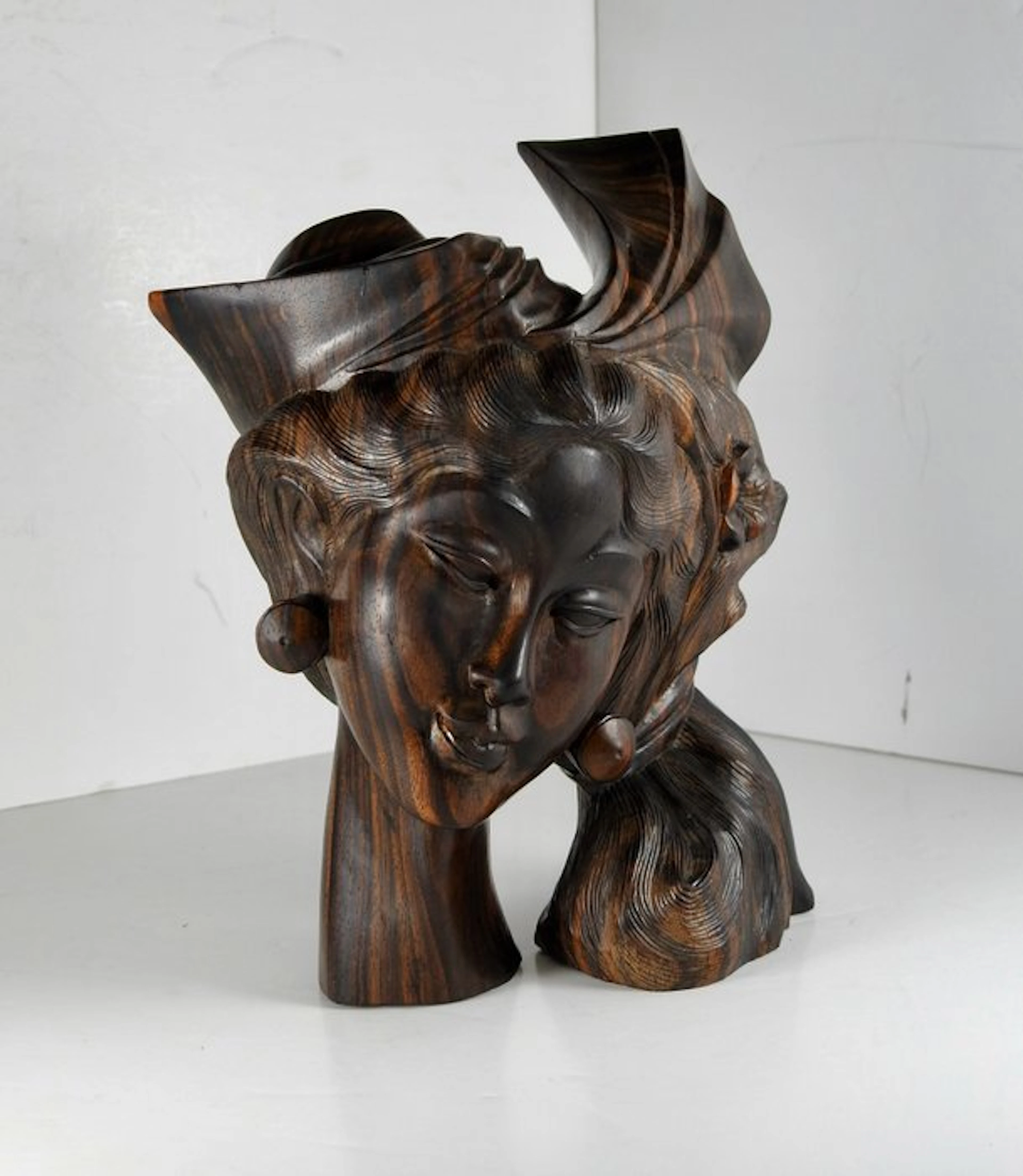 Bali, beeld gesigneerd: in