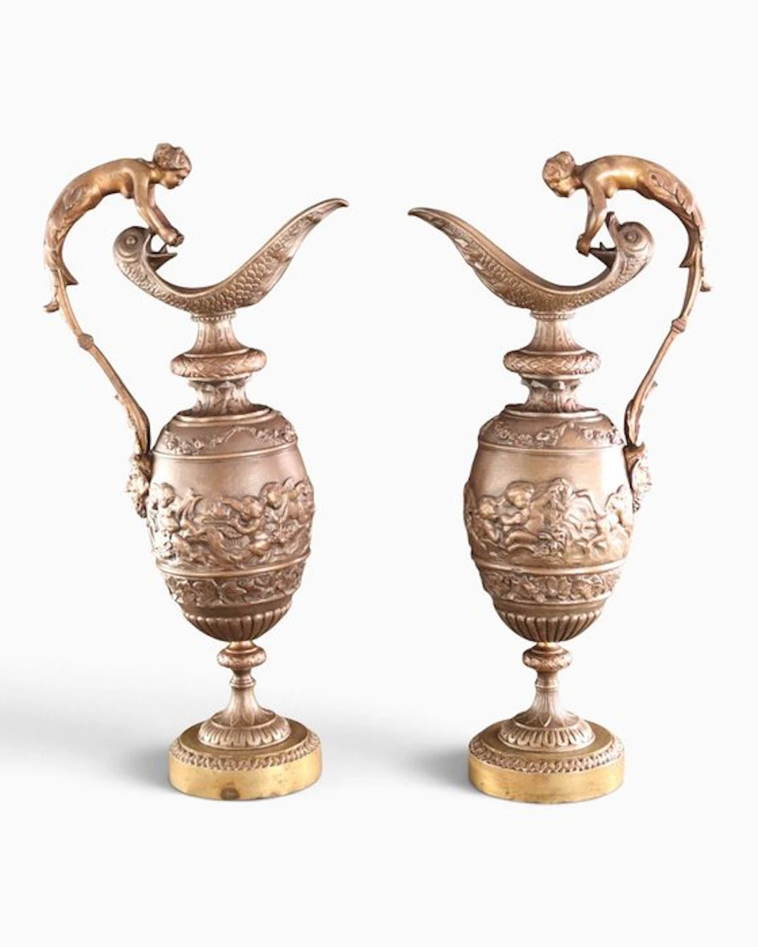 Paar rijk gedeccoreerde sierkannen - Ewer (2) - Bronze