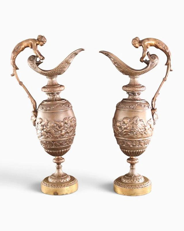 Paar rijk gedeccoreerde sierkannen - Ewer (2) - Bronze