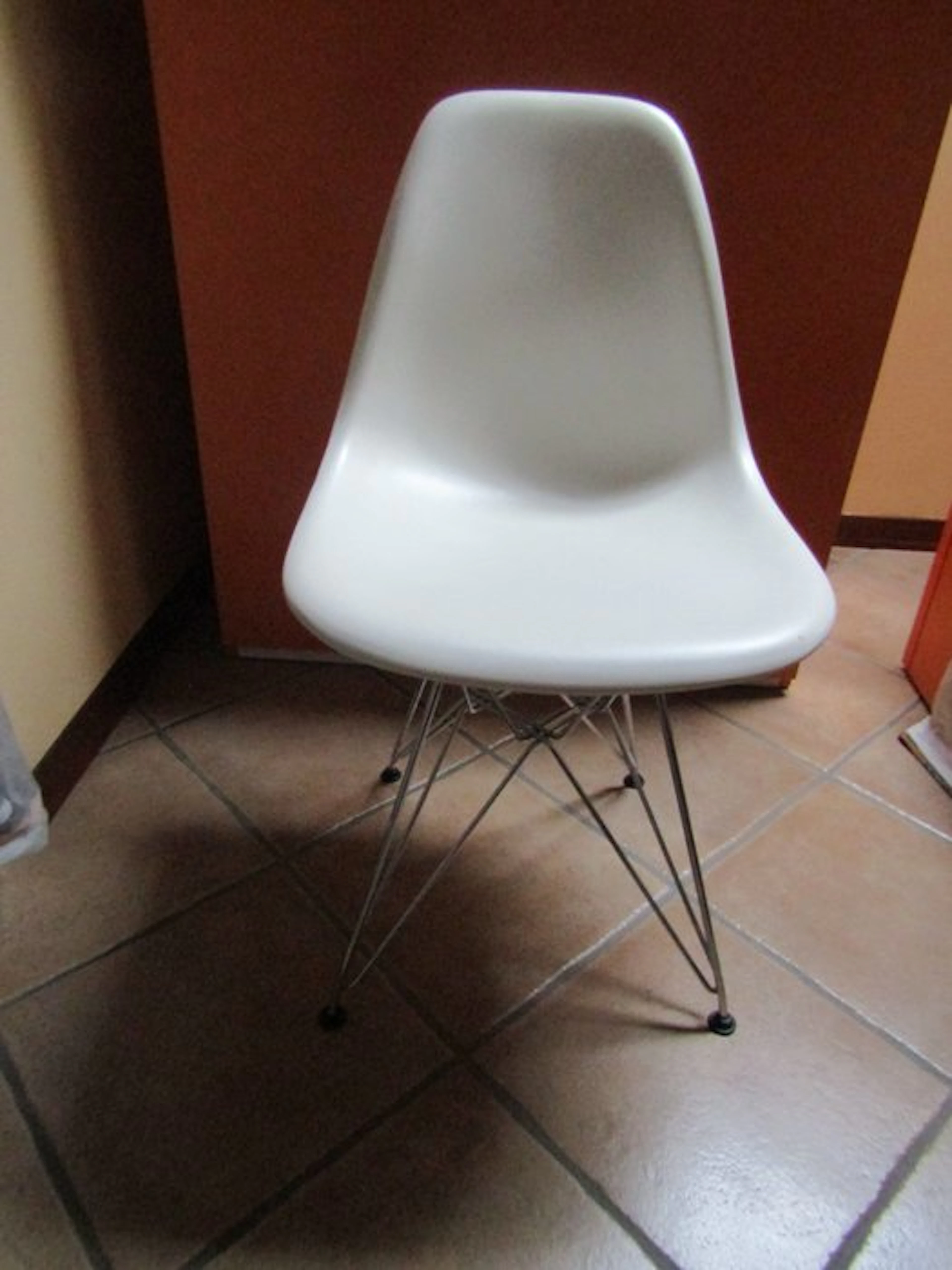 VITRA Eames Plastic Side Chair RE DSR - Charles Eames...