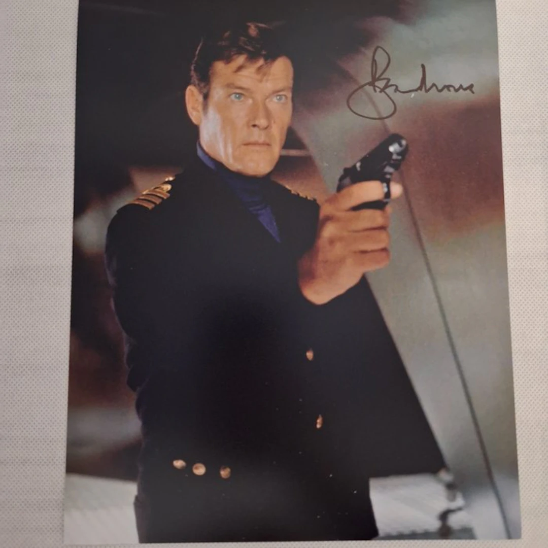 James Bond 007: The Spy Who Loved Me - Roger Moore as 007 (+2017) - signed photo with b´bc holographie COA, Autogramm, Foto