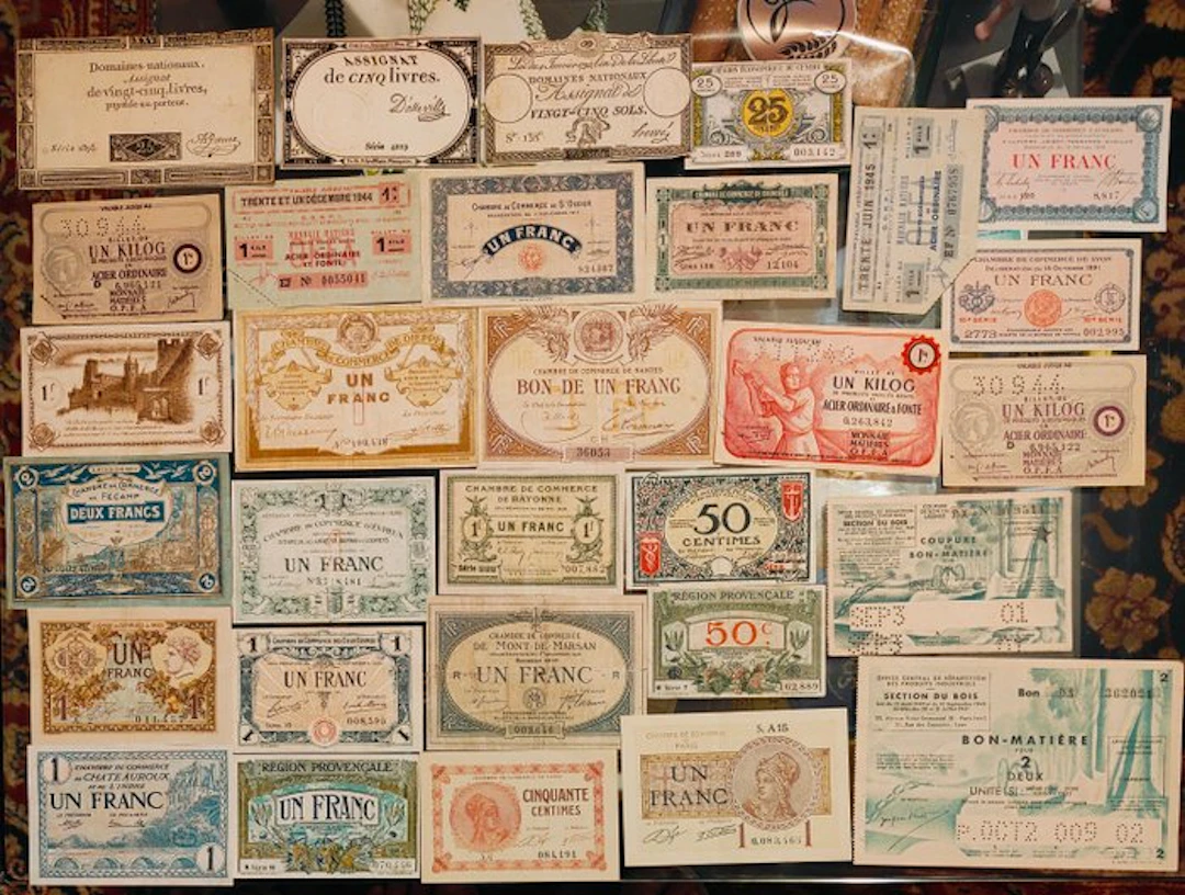 France. - 30 Noodgeldbiljetten / coupons Centimes...