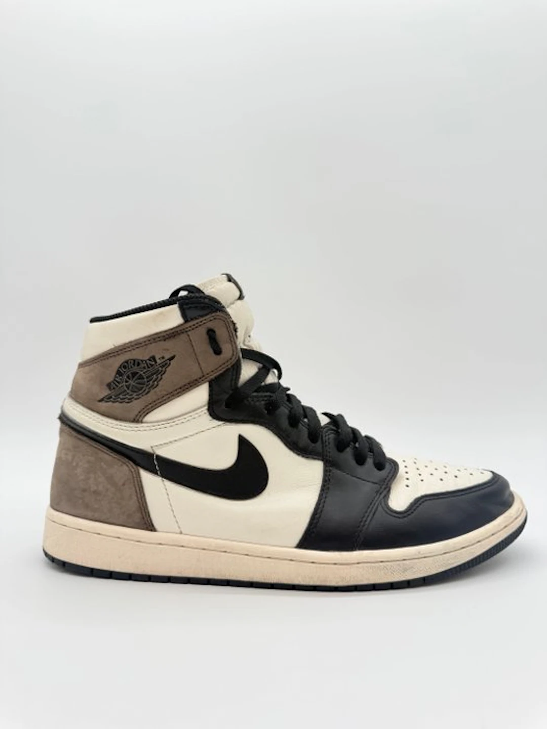 Nike - Nike Jordan 1 High Dark Mocha - Sneakers - Size: EU 45