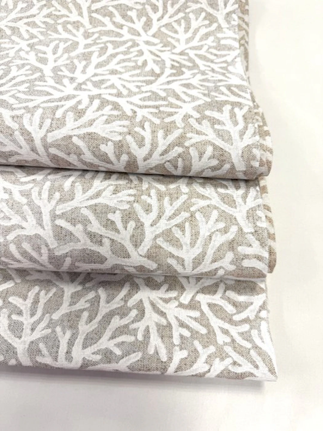 1573★Elegant and delicate fabric with a marine coral...