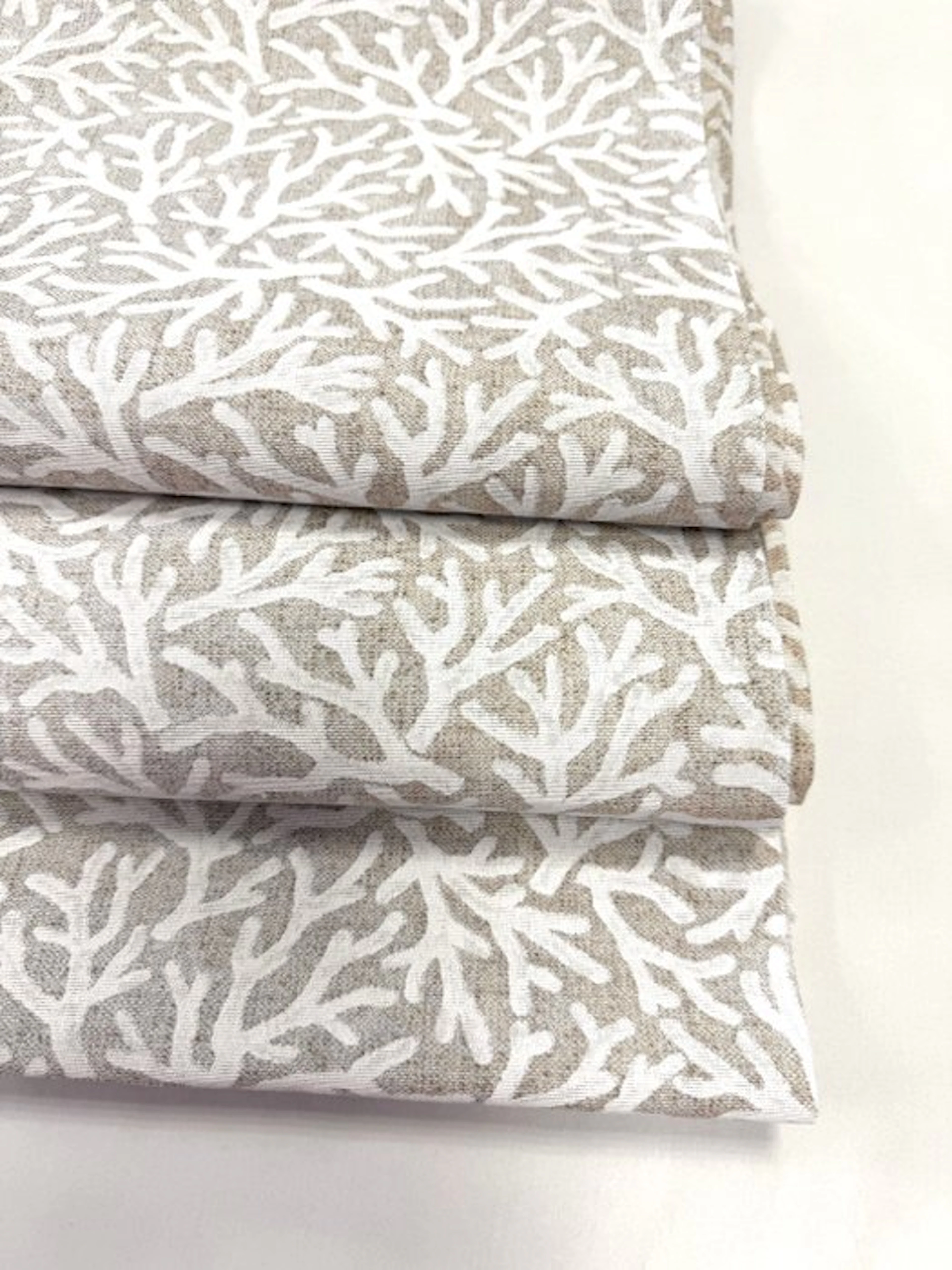 1573★Elegant and delicate fabric with a marine coral...