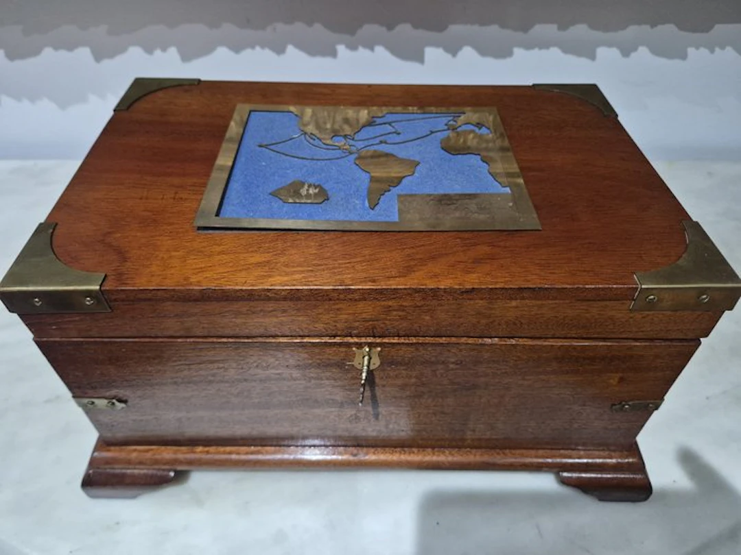 Caja decorativa de madera y cuero tachonado – década de 1960 - Box - Wood