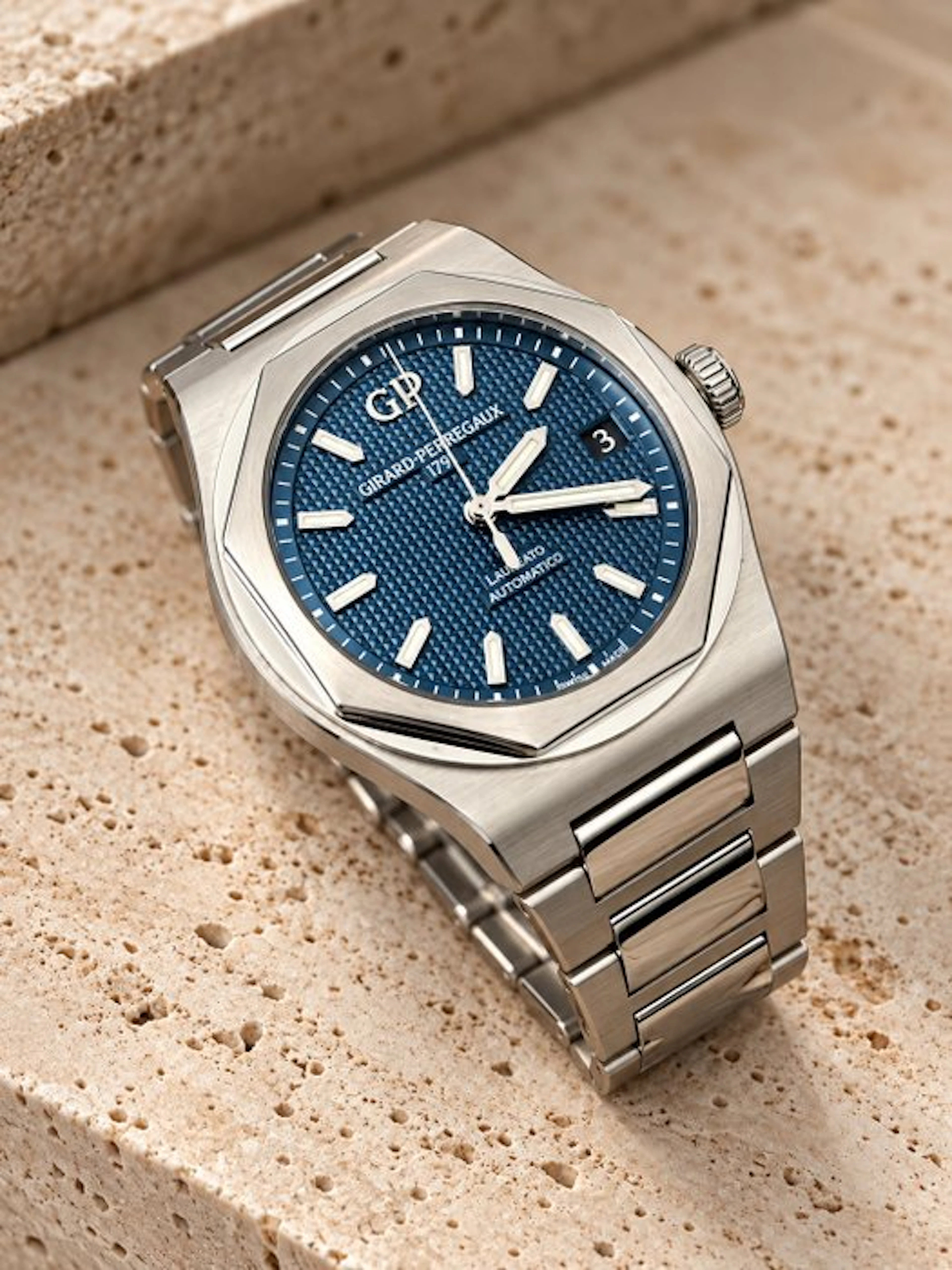 Girard-Perregaux - Laureato - 81010 - Men - 2021