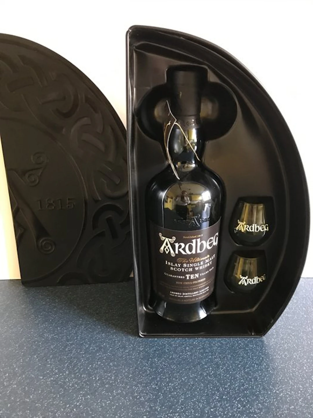 Ardbeg 10 years old - with 2 glasses - 70cl