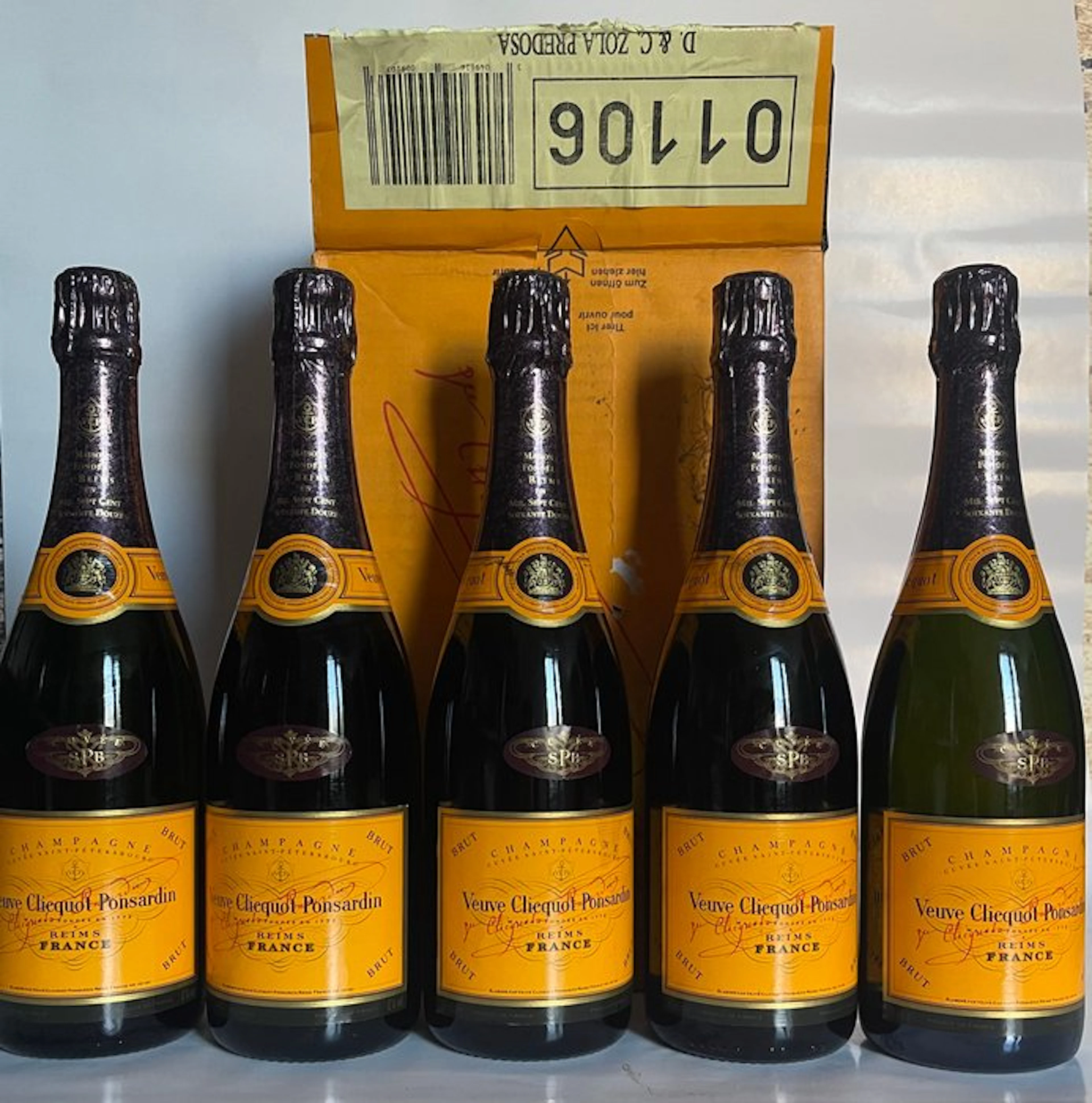 Veuve Clicquot, SPB Carte Jaune - Champagne Brut - 5 Bottles (0.75L)