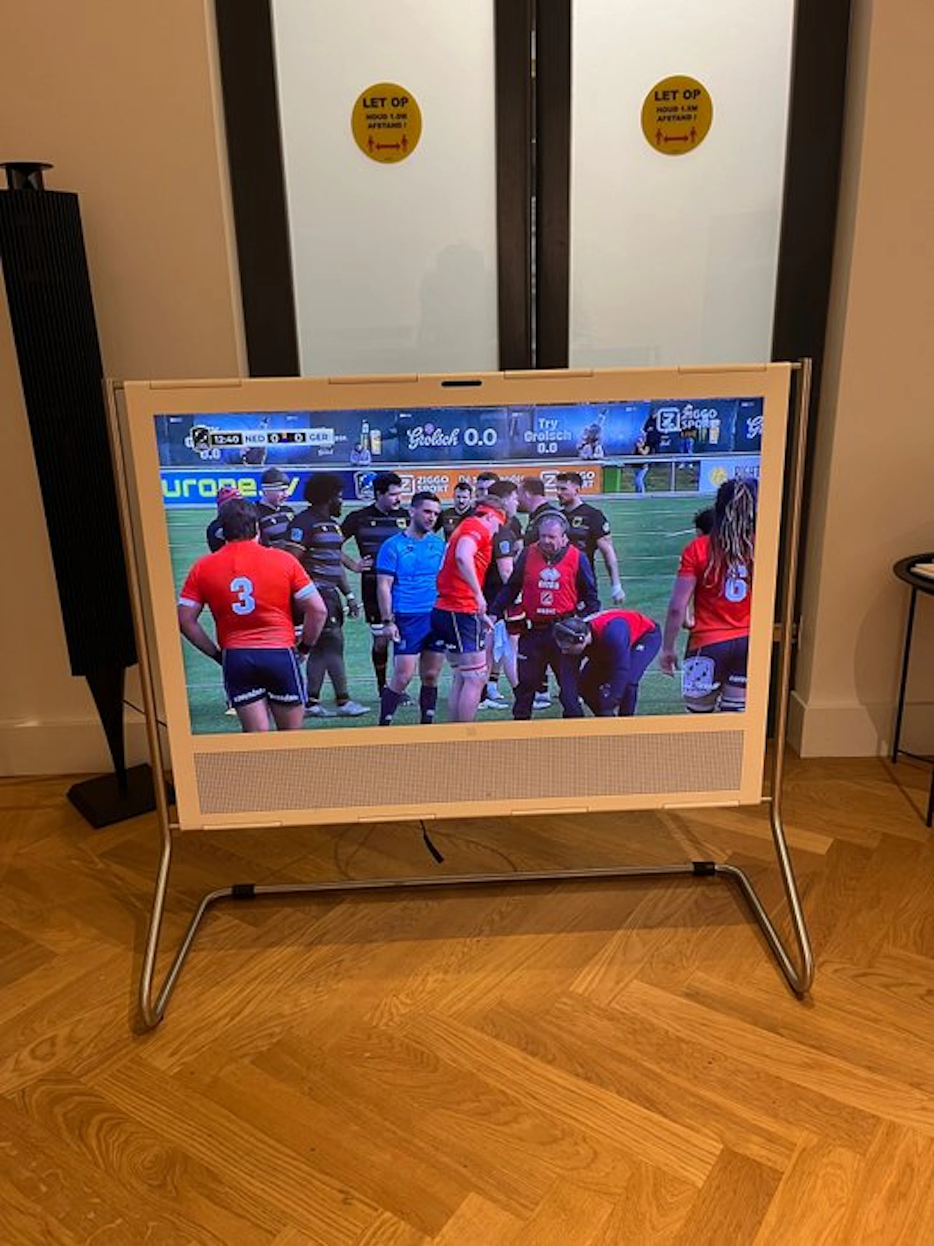 Bang & Olufsen - Flat screen TV - BeoPlay V1 40" White