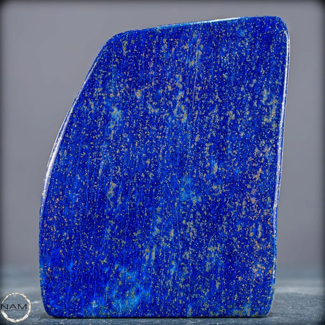Very Decorative Royal Blue Lapis Lazuli Sculpture- 581.29 g