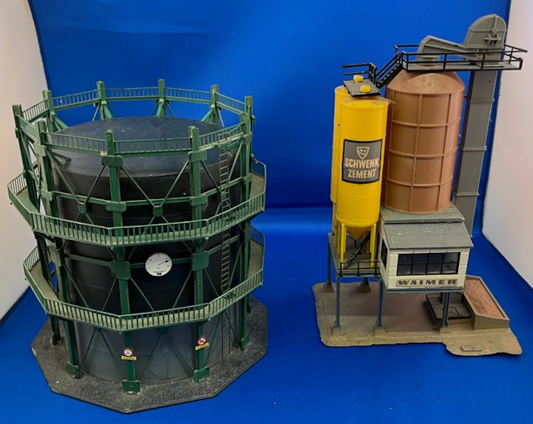 Kibri, Pola H0 - Model train buildings (2) - Used model-building items