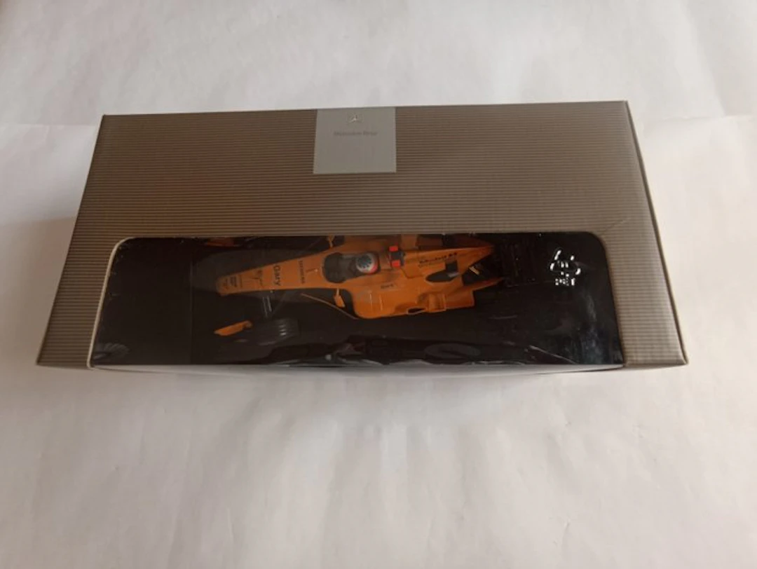 MiniChamps 1:18 - Model car - Mercedes - F1