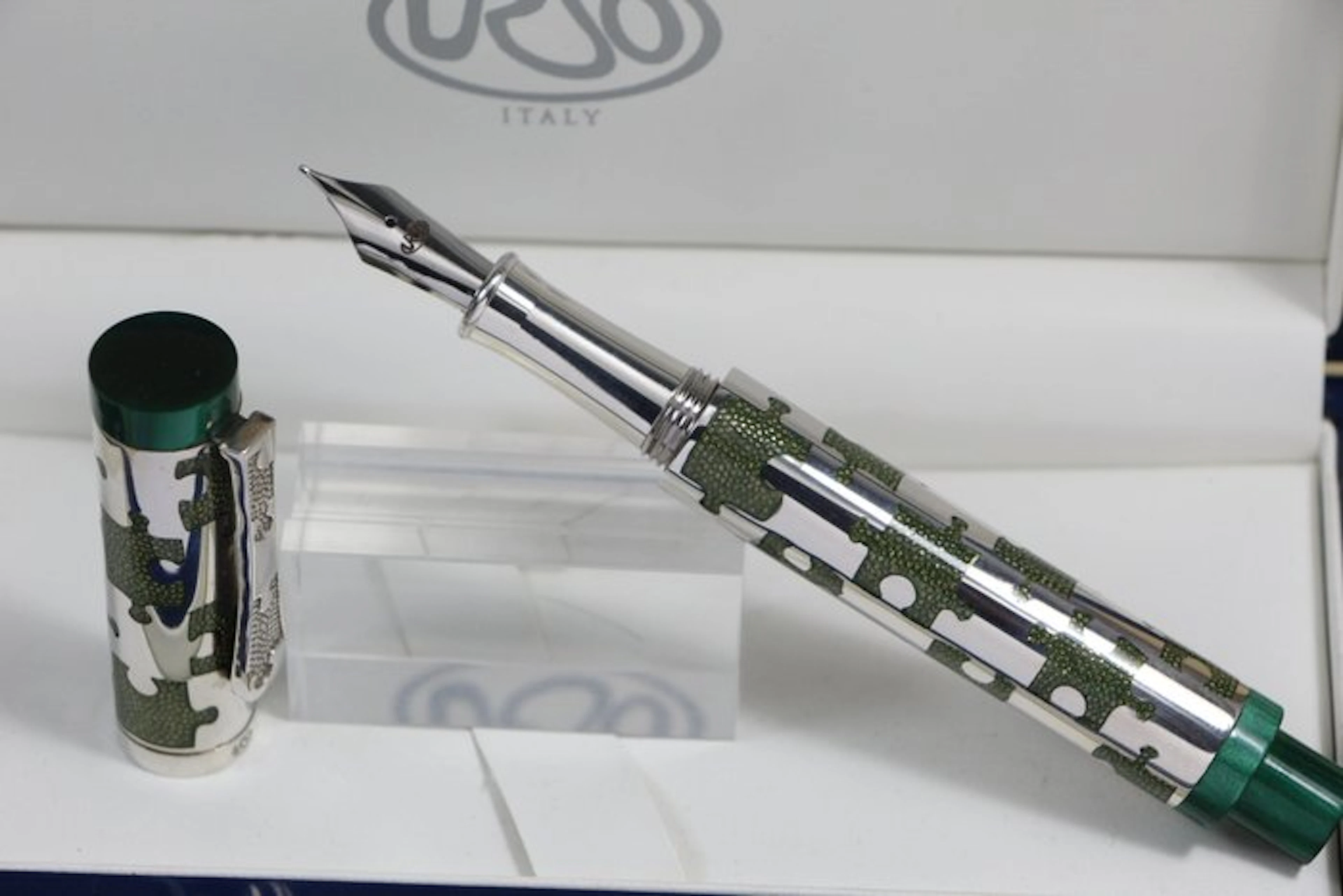 URSO - Fountain pen Puzzle in sterling silver and green...