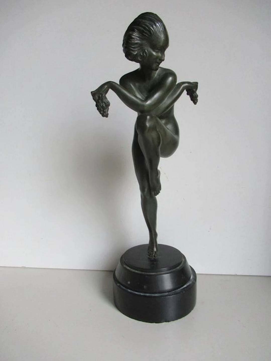 Raymond Guerbe (attr.) - Sculpture, Grape dancer - 35.5 cm - Bronze
