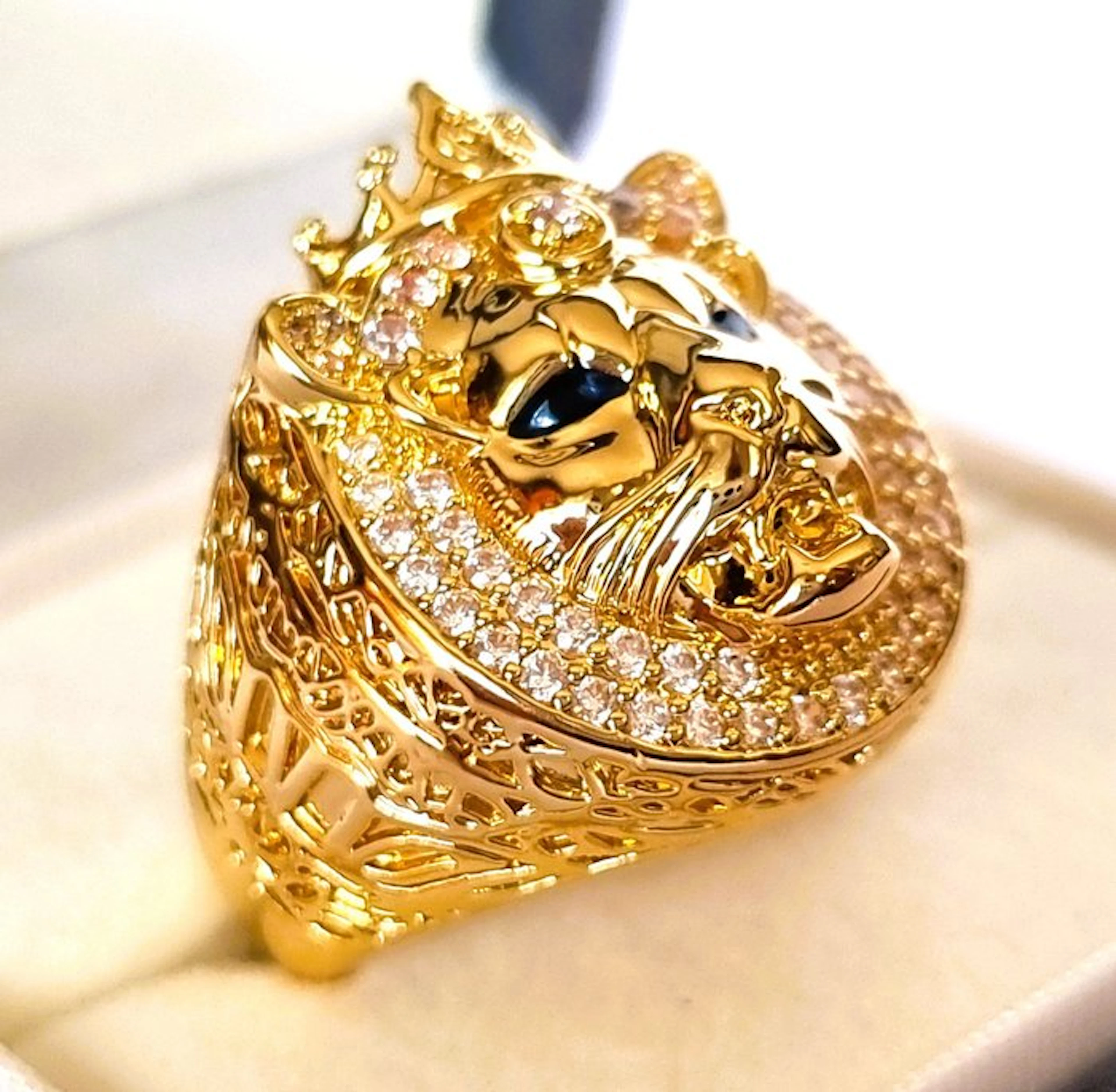 Dame - Nobility - Sacred Rule - The Crowned Lion...