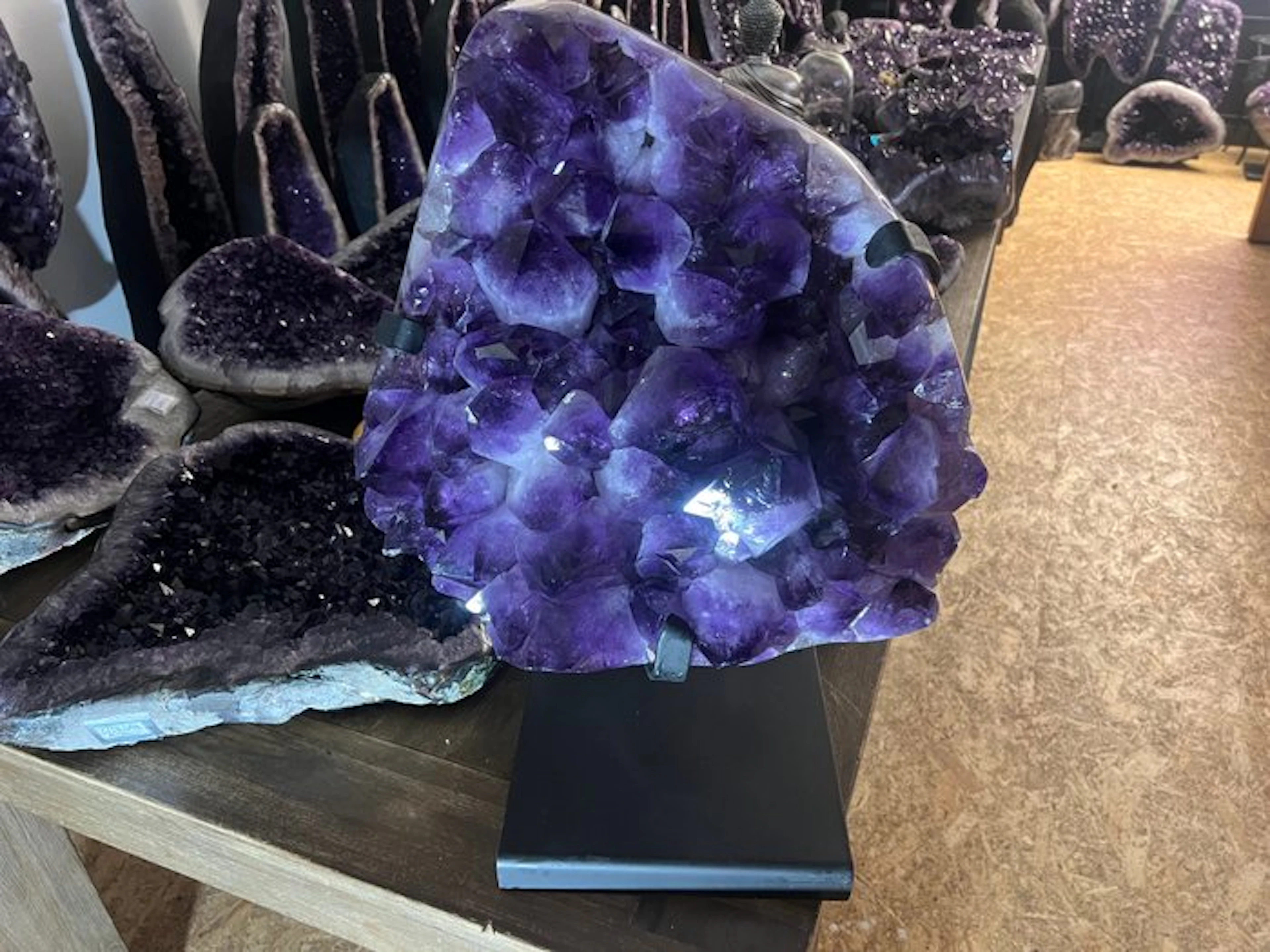 Amethyst Crystal cluster - Height: 57 cm - Width: 43 cm- 48 kg - (1)