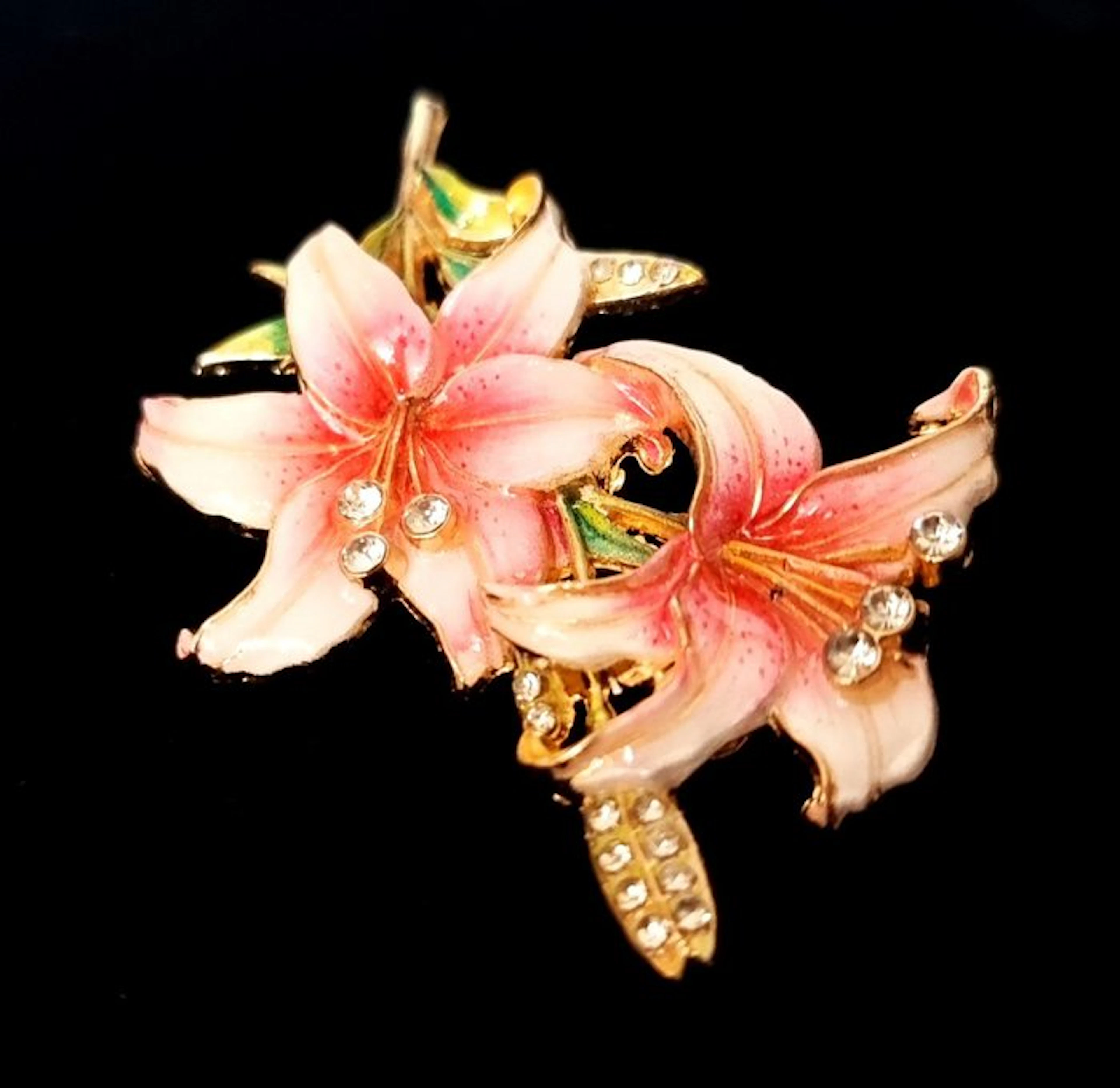 Floral elegance brooch – Enamelled lilies – Pearly...