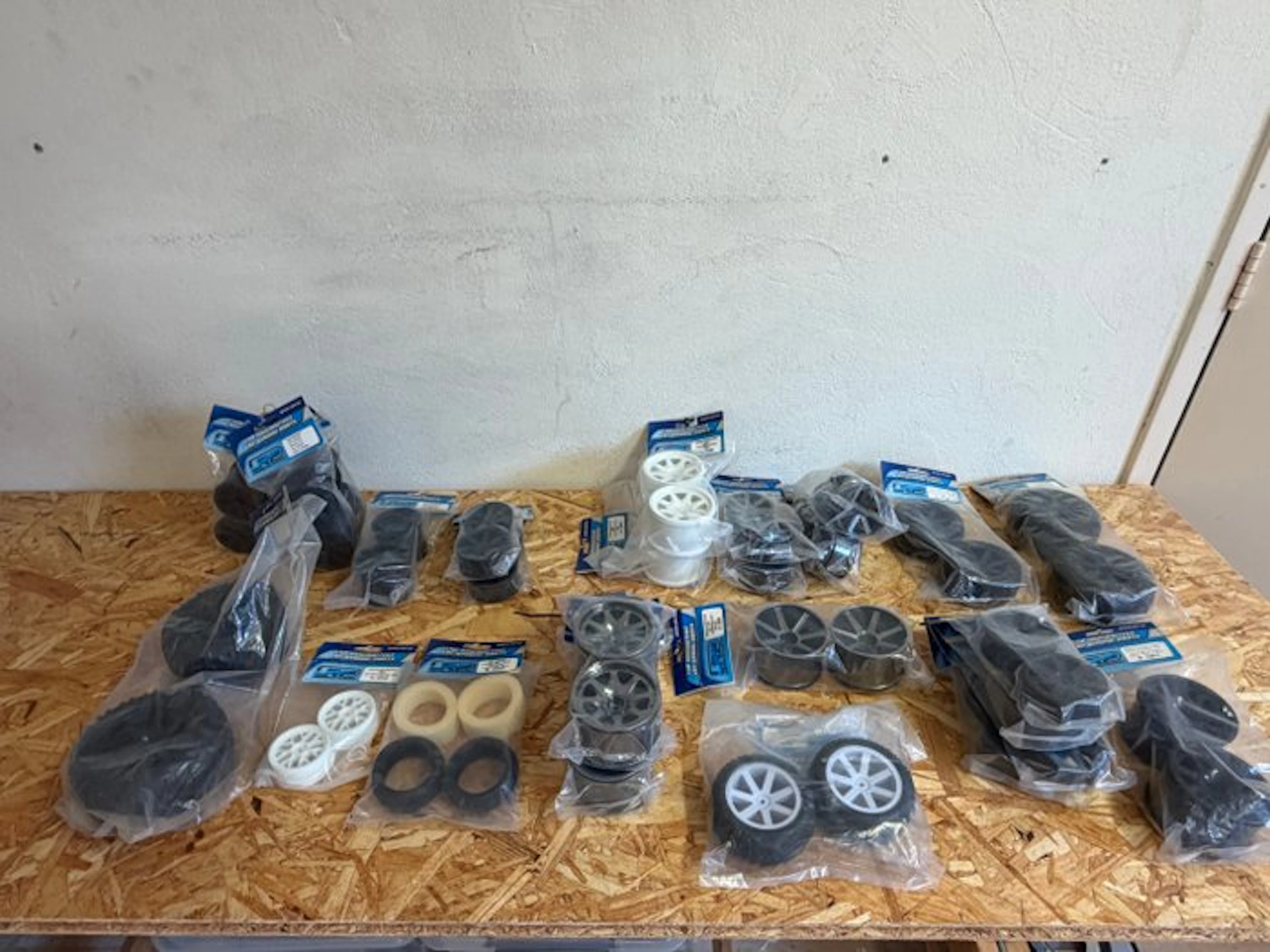 LRP 1:10 - Model car (18) - LRP velgen en banden set