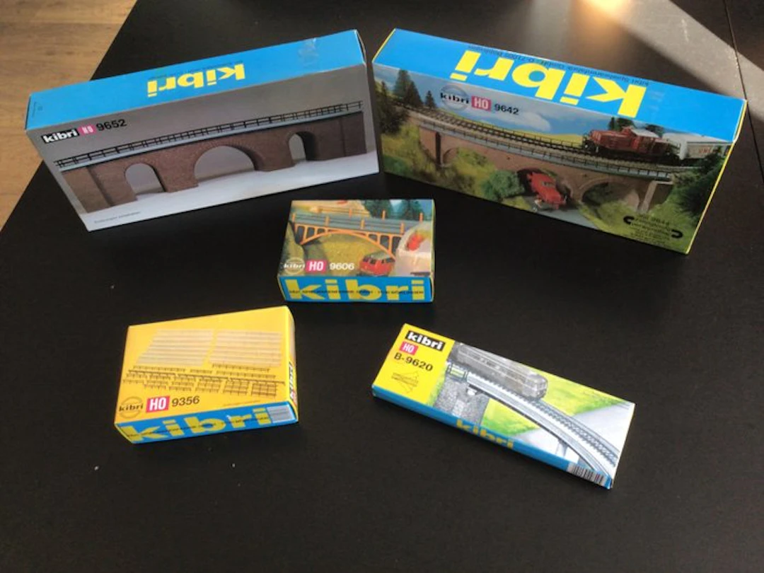 Kibri H0 - Model train building kits (5) - Five Kibri H0...