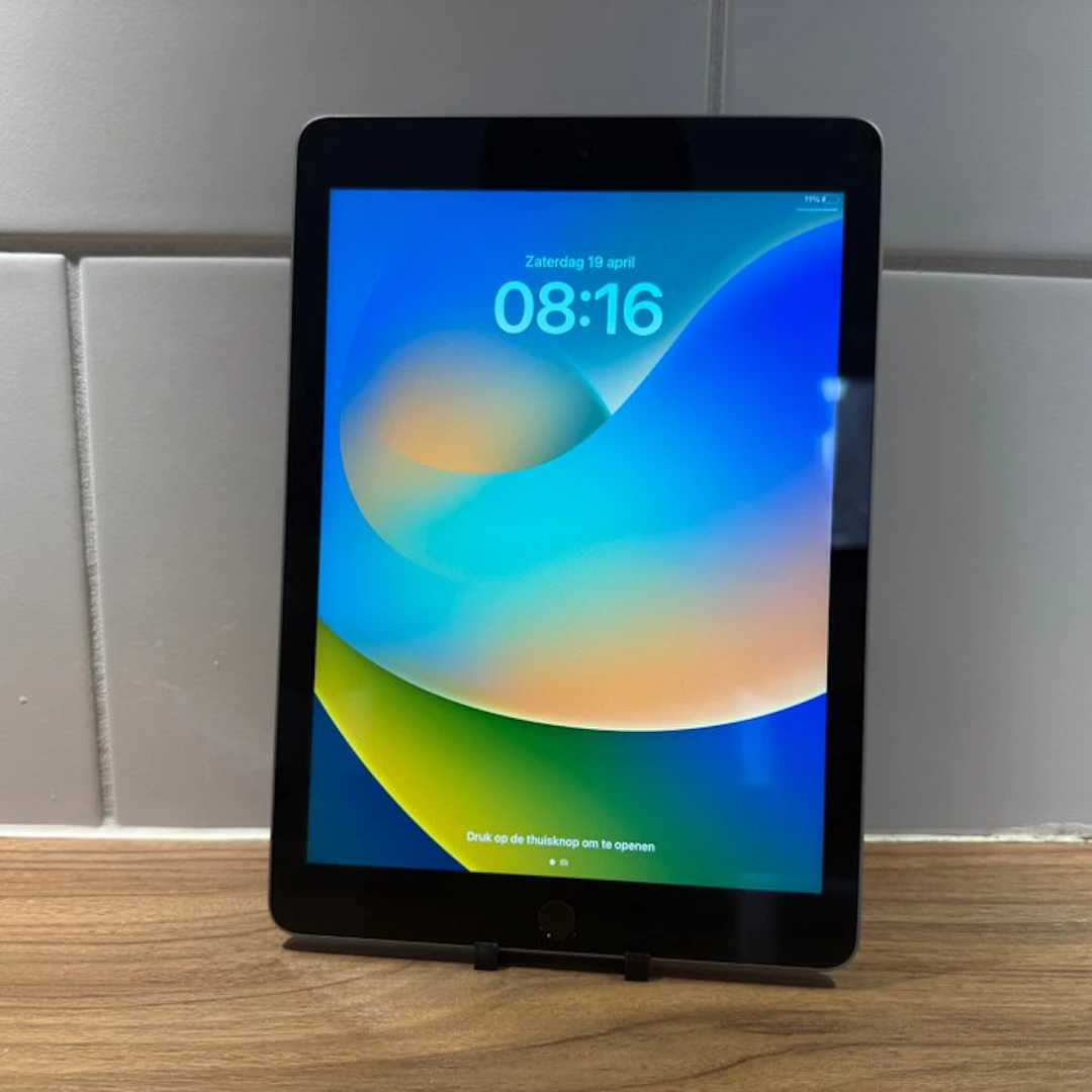 Apple iPad (5th Generation) 32GB Wifi - Mobile phone
