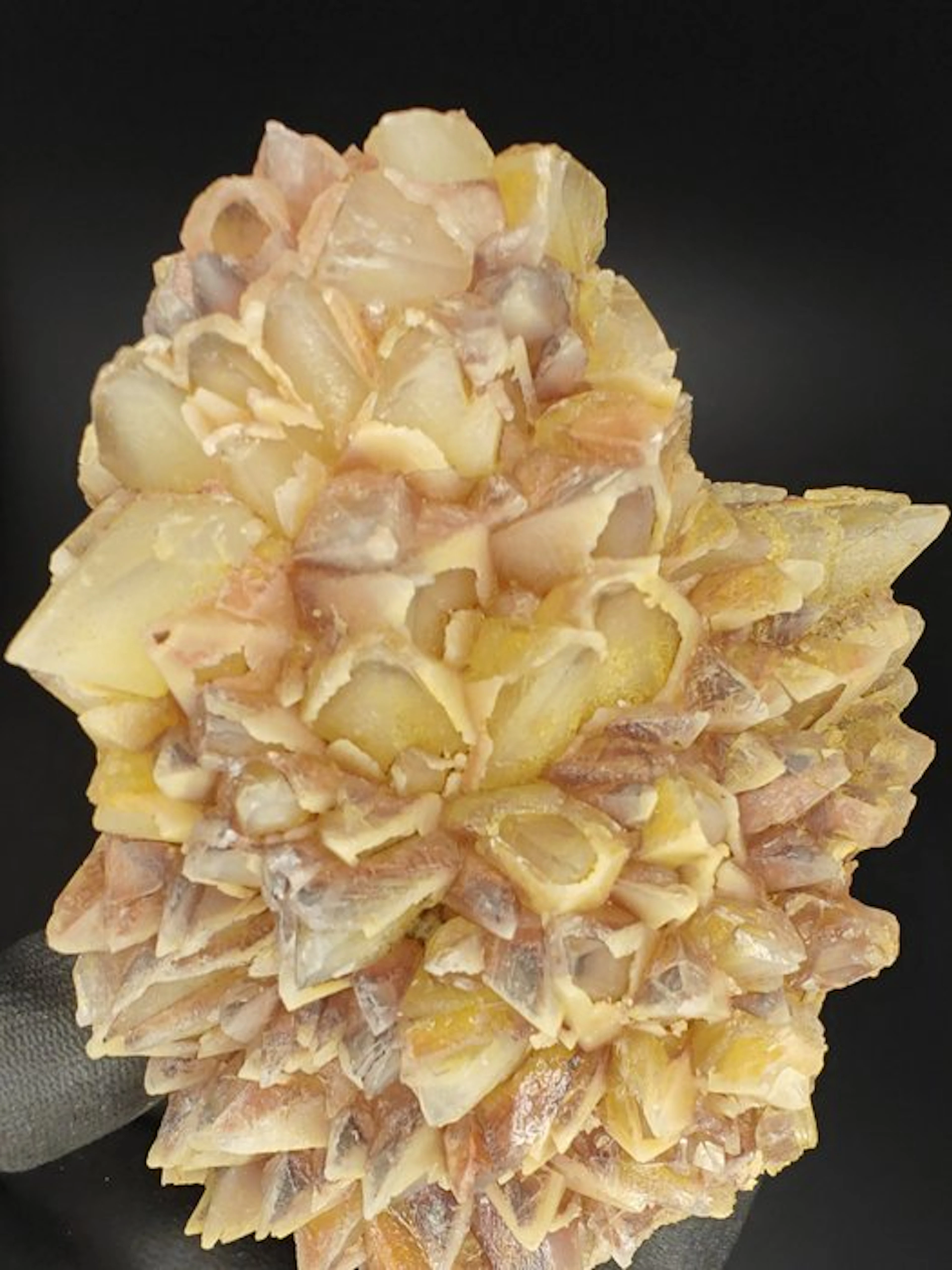 Calcite Crystals on matrix - Height: 10 cm - Width: 9 cm- 570 g