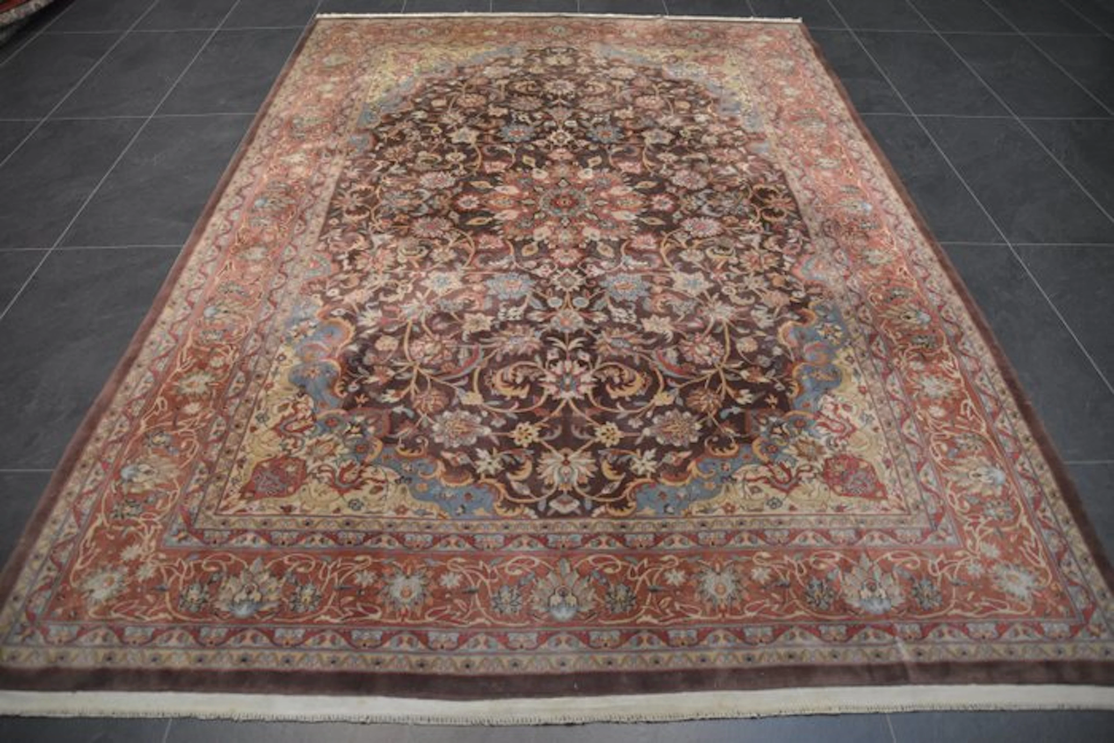 Isphahan - Carpet - 318 cm - 218 cm