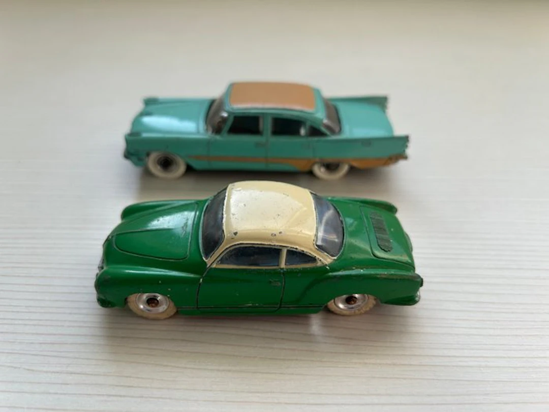 Dinky Toys 1:43 - Model car (2) - Volkswagen Karmann Ghia & De Soto Fireflite