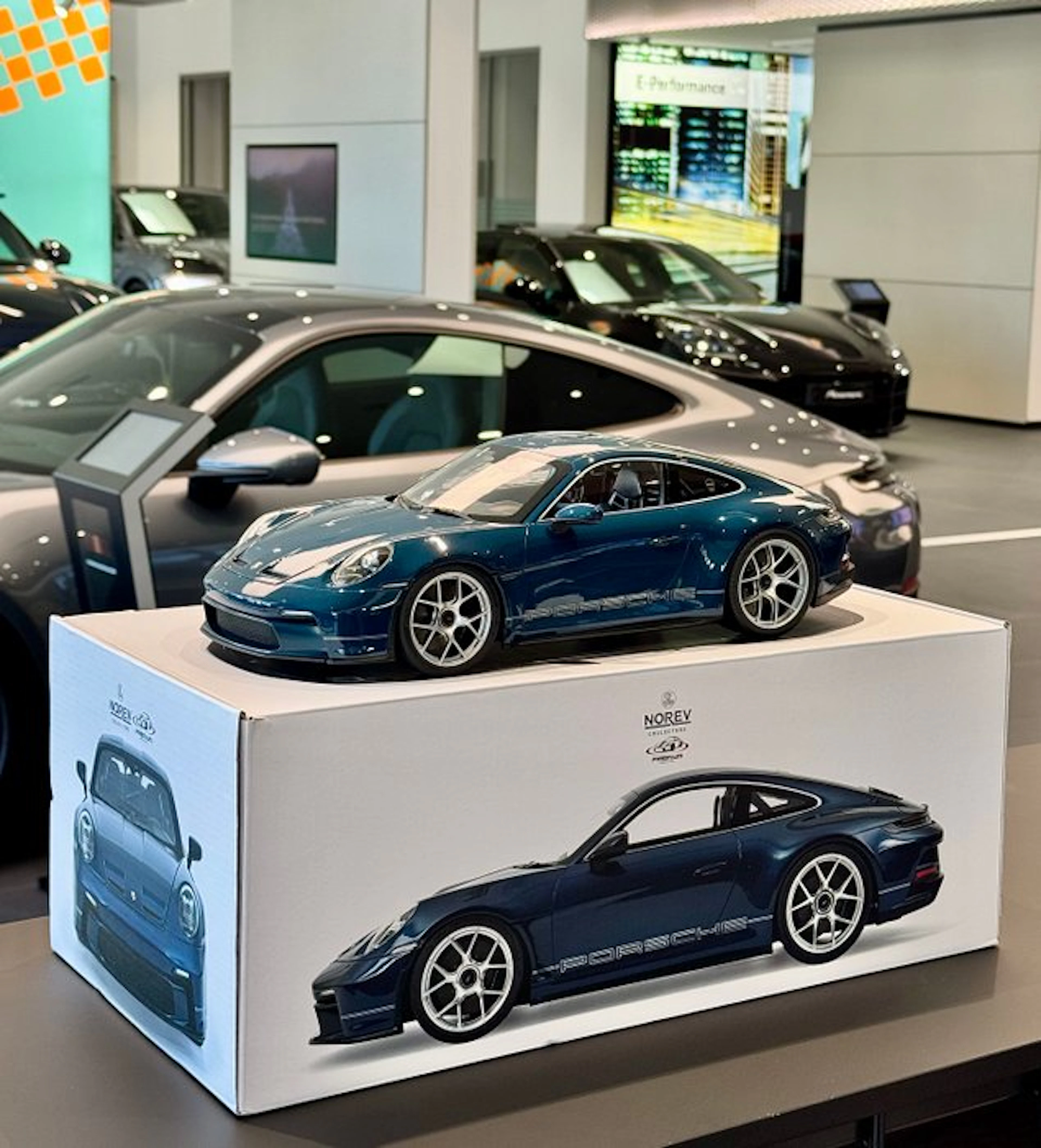 Norev 1:12 - Model car - Porsche 911 992 S/T PTS Amazon...