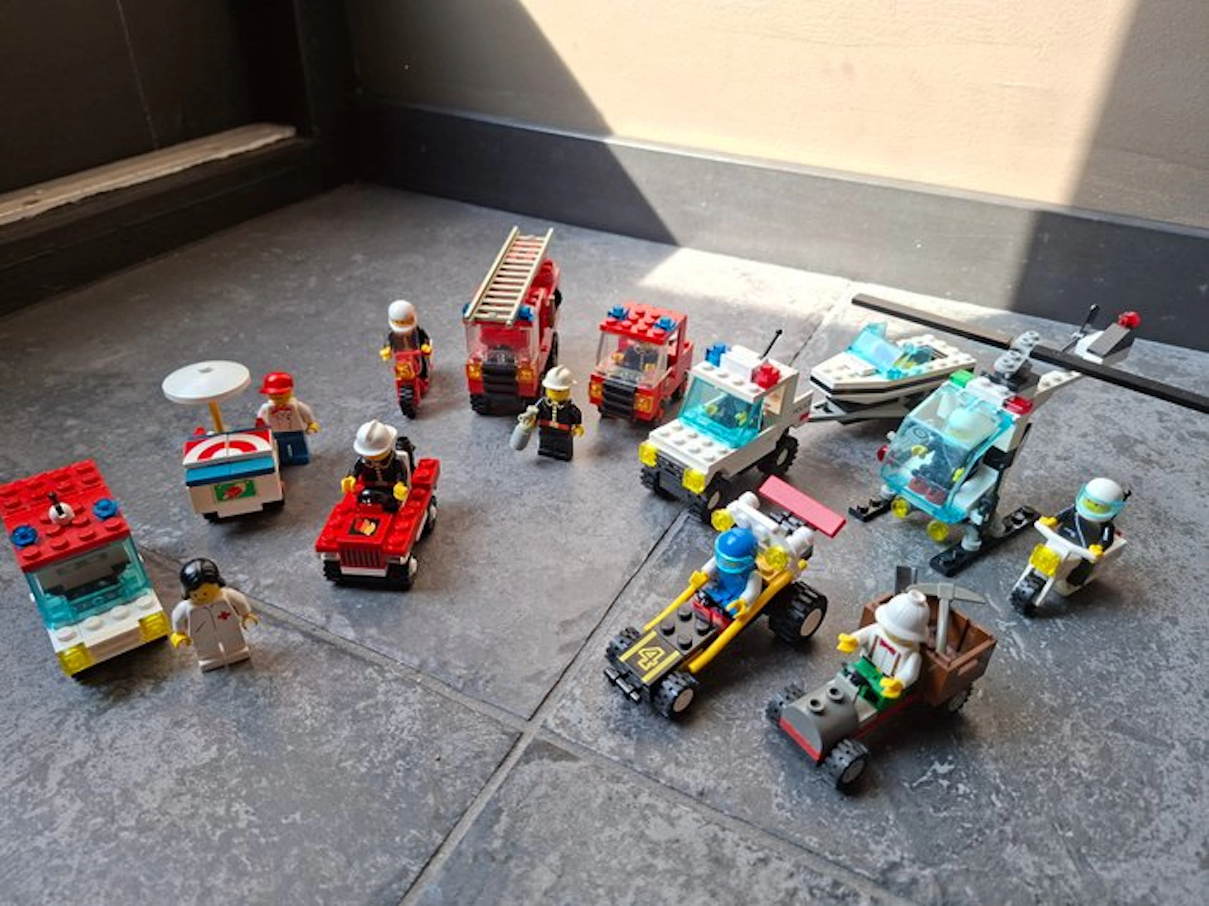 LEGO Set - Classic Town - 5913, 6354, 6366, 6510, 6523, 6601, 6612
