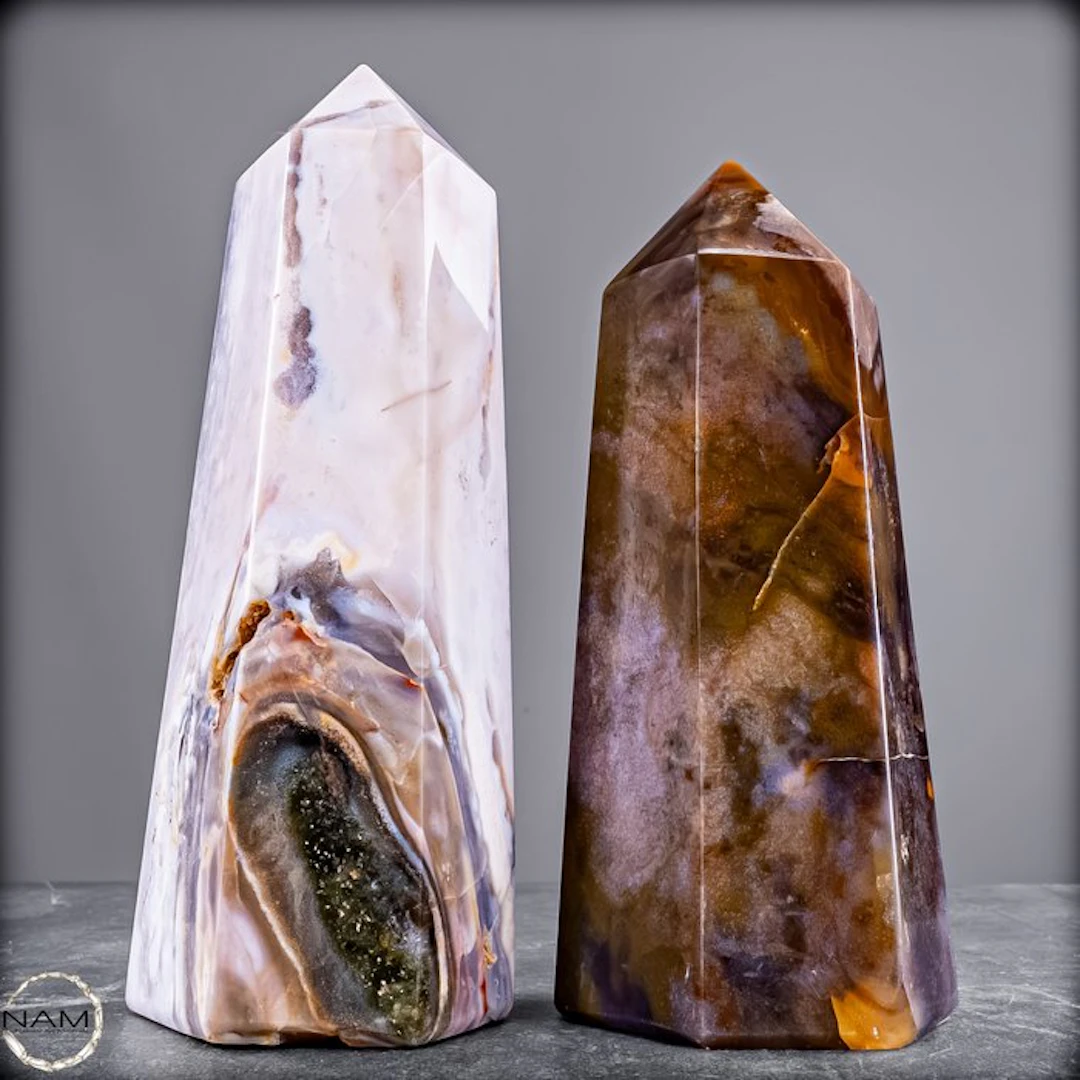 Exclusive jasper-agate obelisk set – two exceptional...