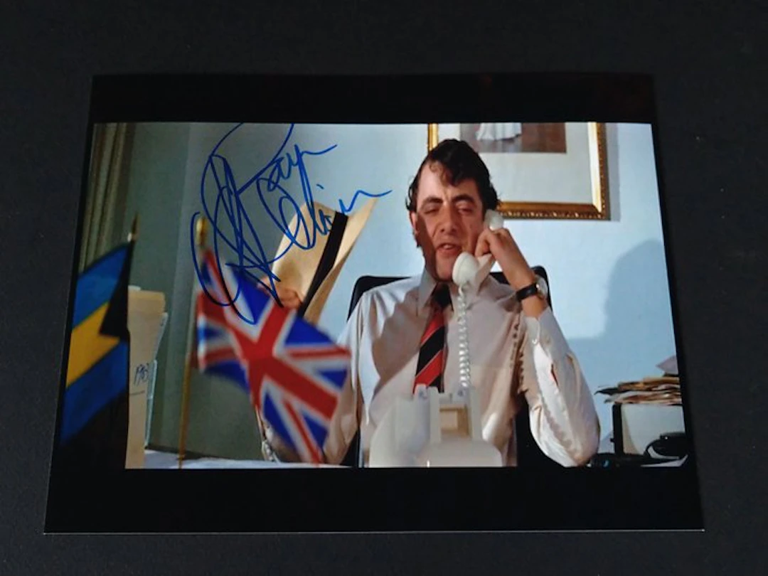 James Bond 007: Never Say Never Again - Rowan Atkinson...