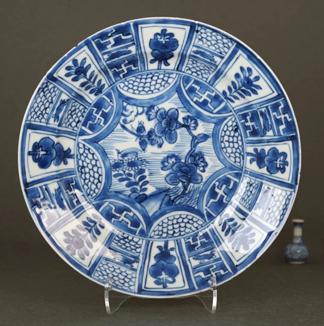 Kangxi (1662-1722) - Wanli Style - Plate - Balancing...