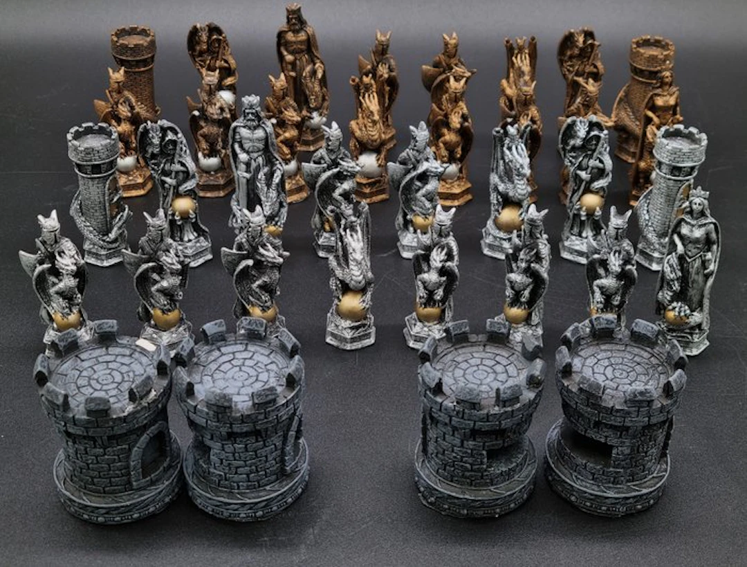 Fantasie Schachspiel Drachen & Ritter – Polystone Figuren - Chess set