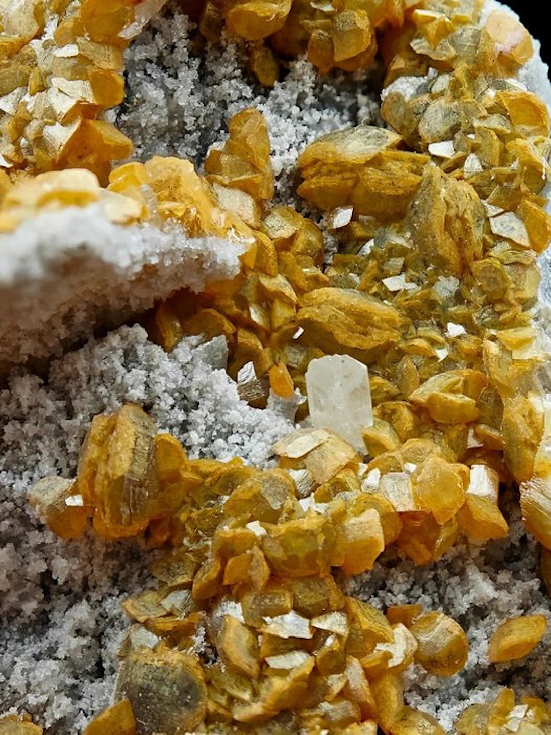 Yellow calcite aesthetic