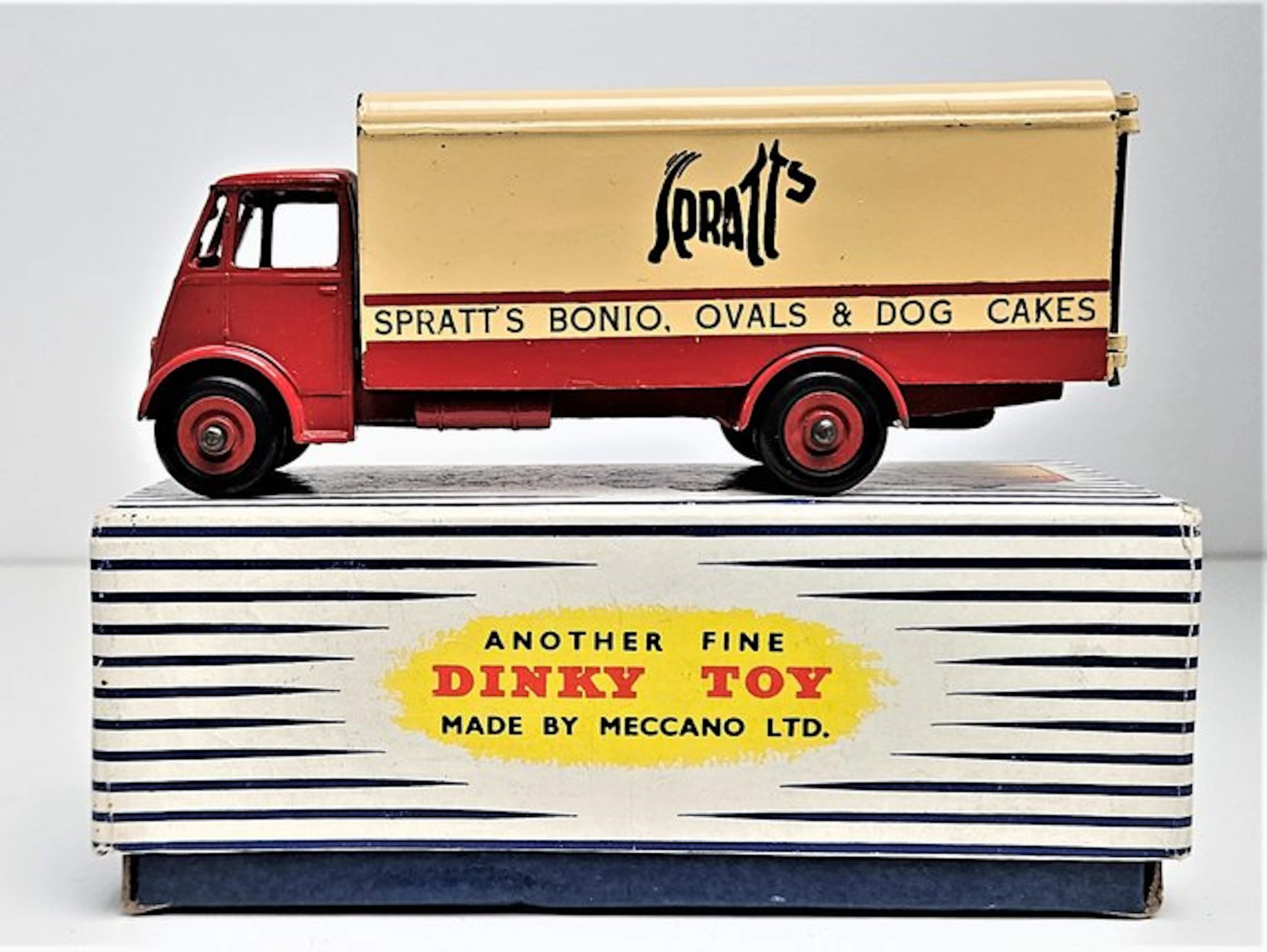 Dinky Toys 1:43 - Model truck - Guy Van "Spratts"