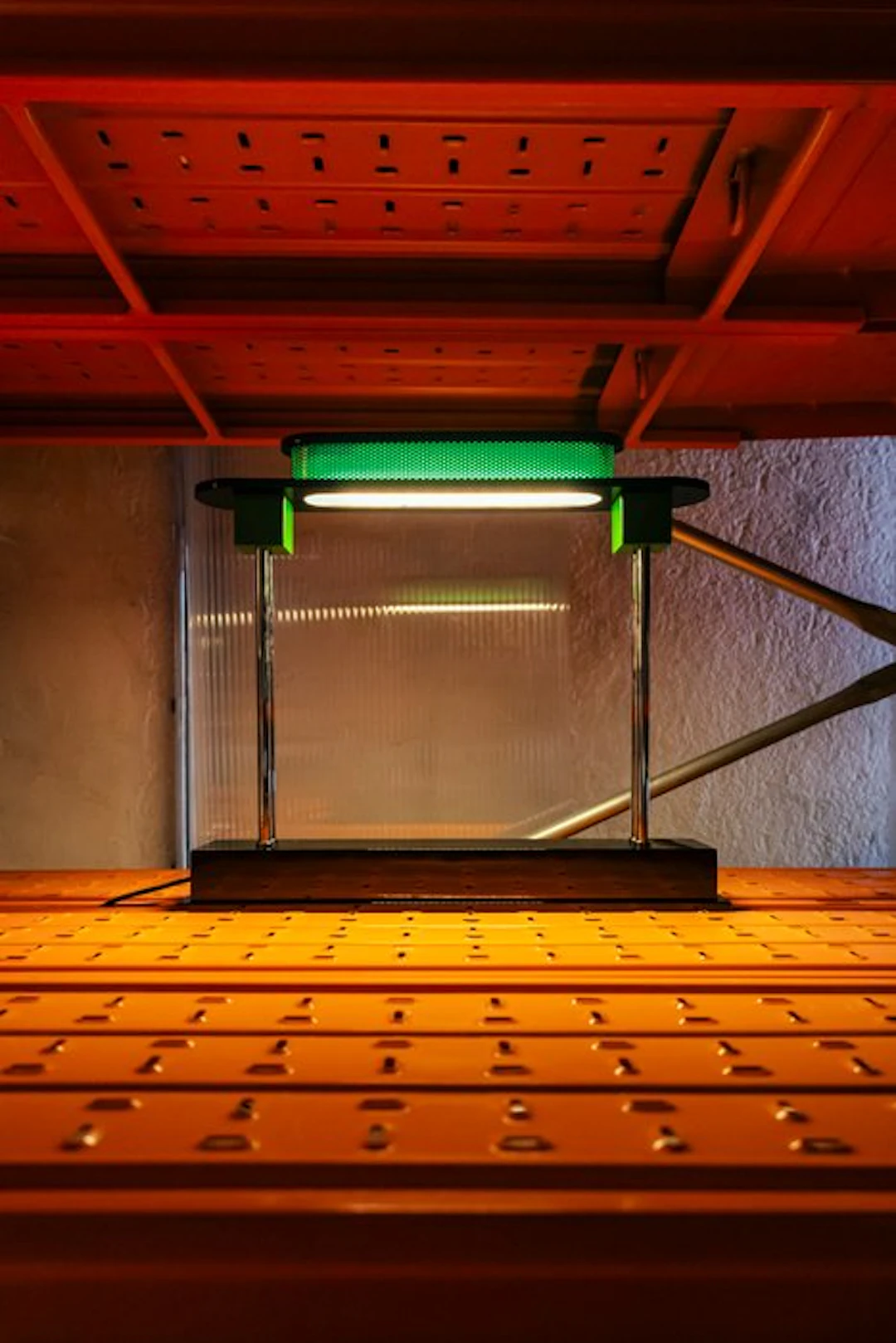 Artemide - Ettore Sottsass - Table lamp - Pausania - Methacrylate, Brass